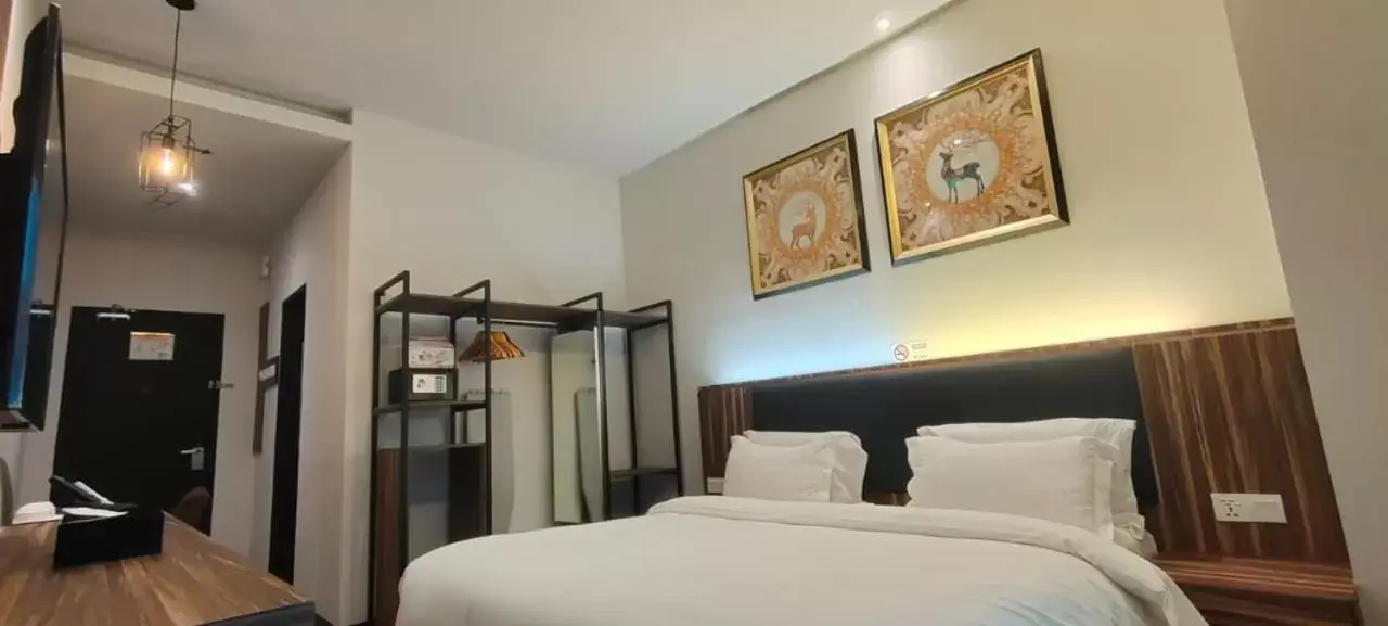 Bedroom, Bed in Asiatic Hotel