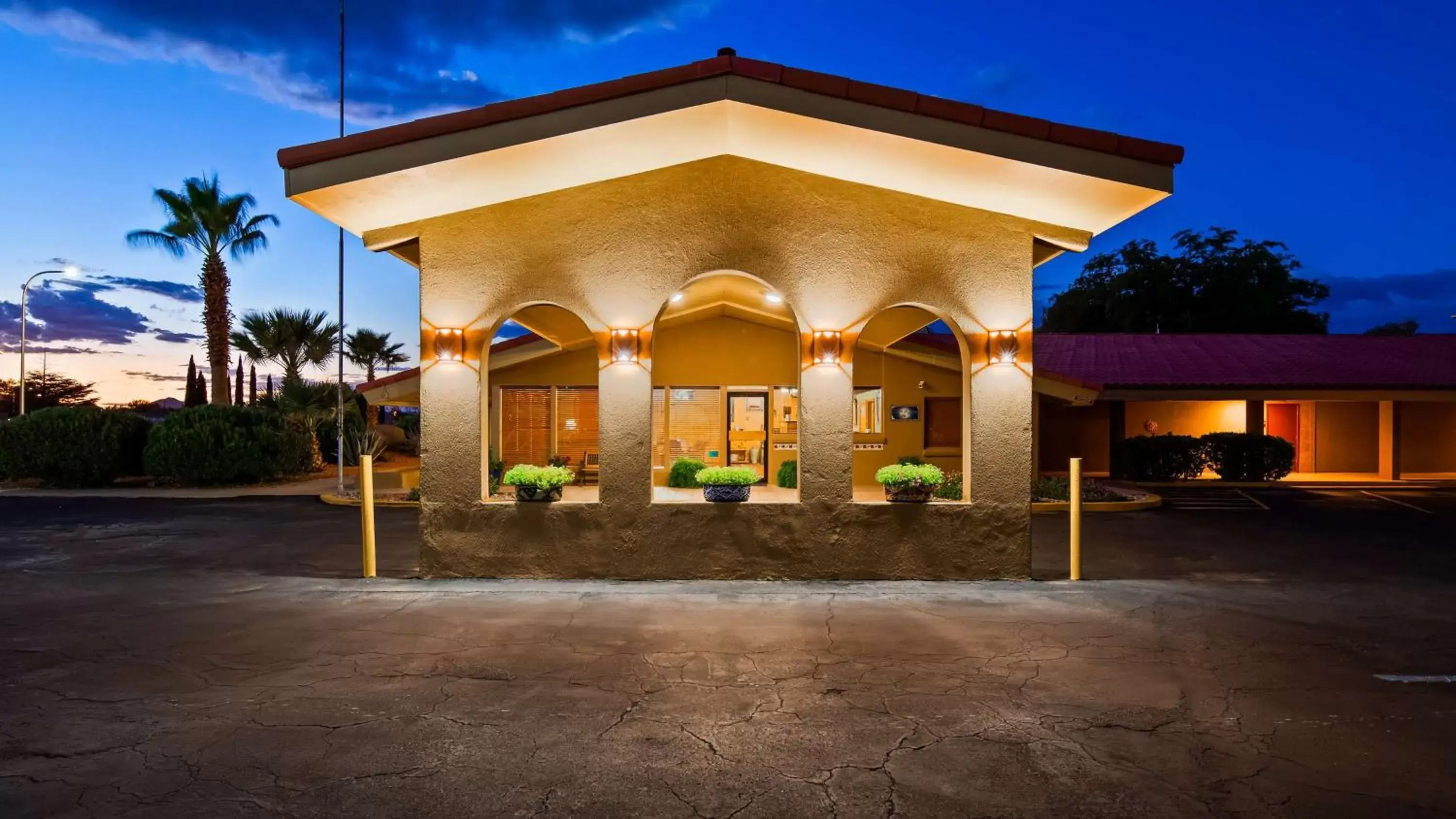 Property Building in Best Western Mission Inn