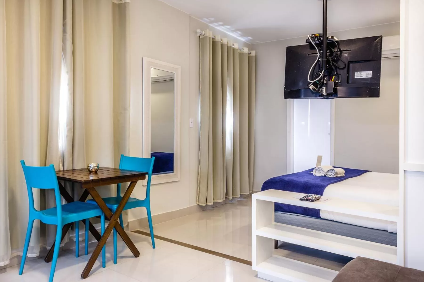 Meals, Bed in Injoy Suítes & Aparts