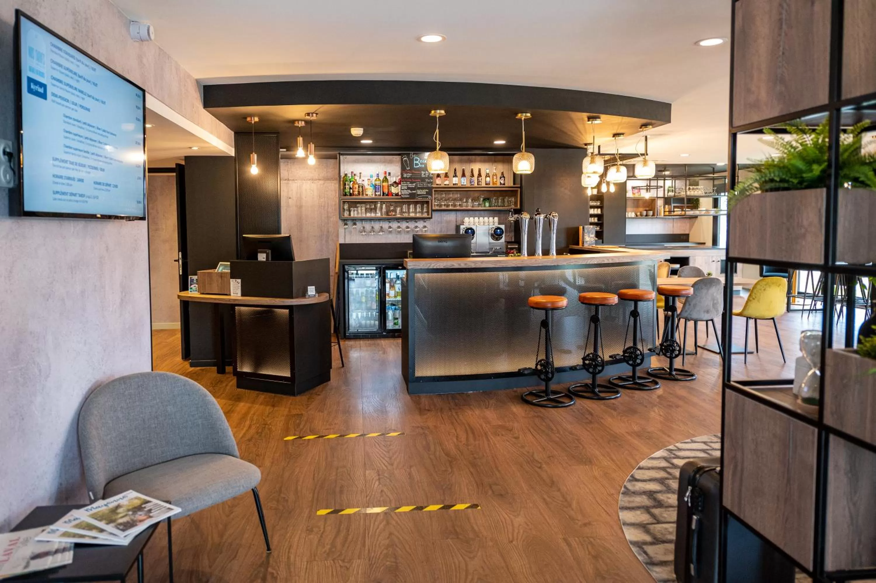 Lobby or reception in Kyriad Hotel Laval