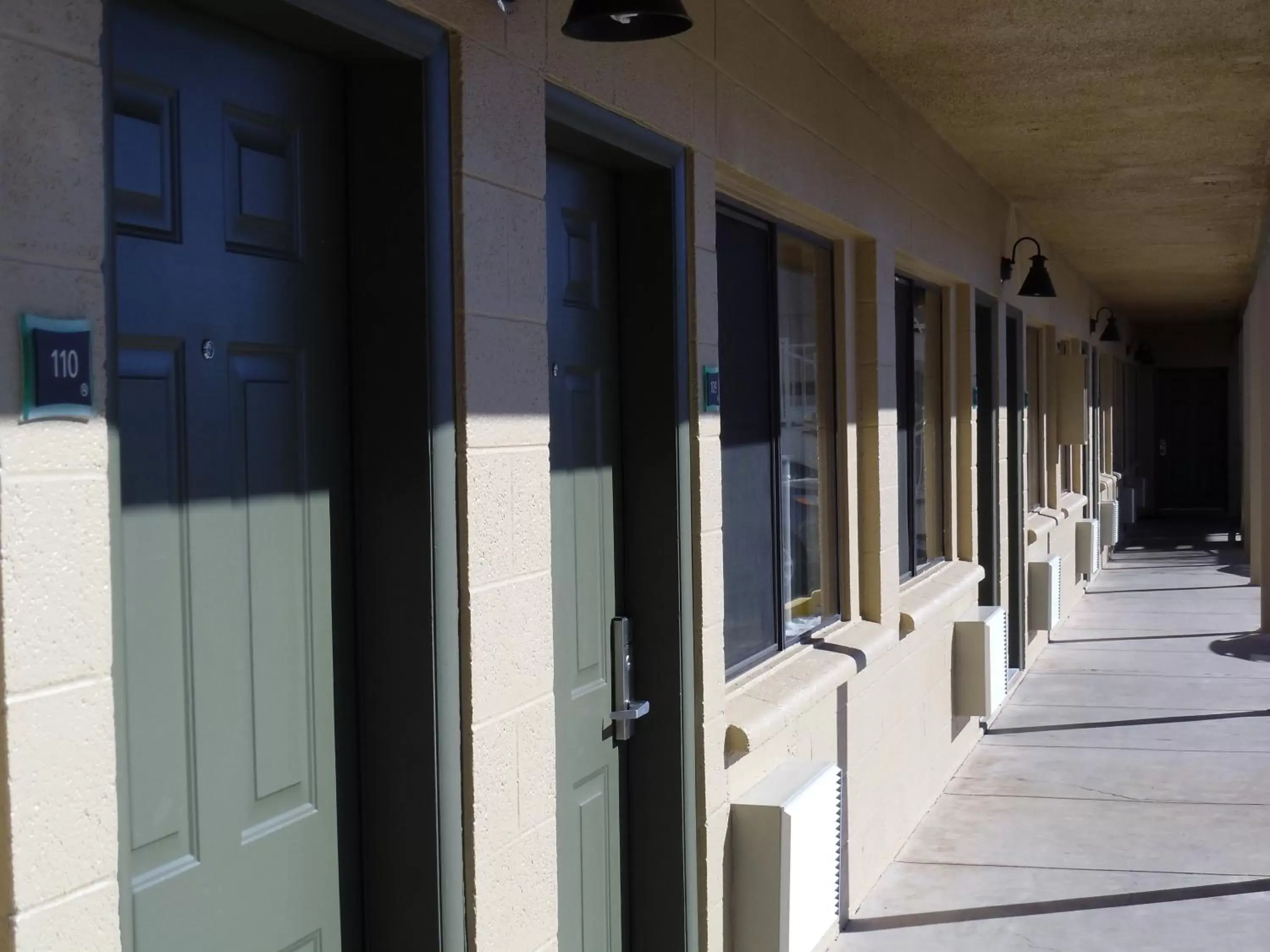 Facade/entrance in Highland Country Inn Flagstaff Facade/entrance in Highland Country Inn Flagstaff