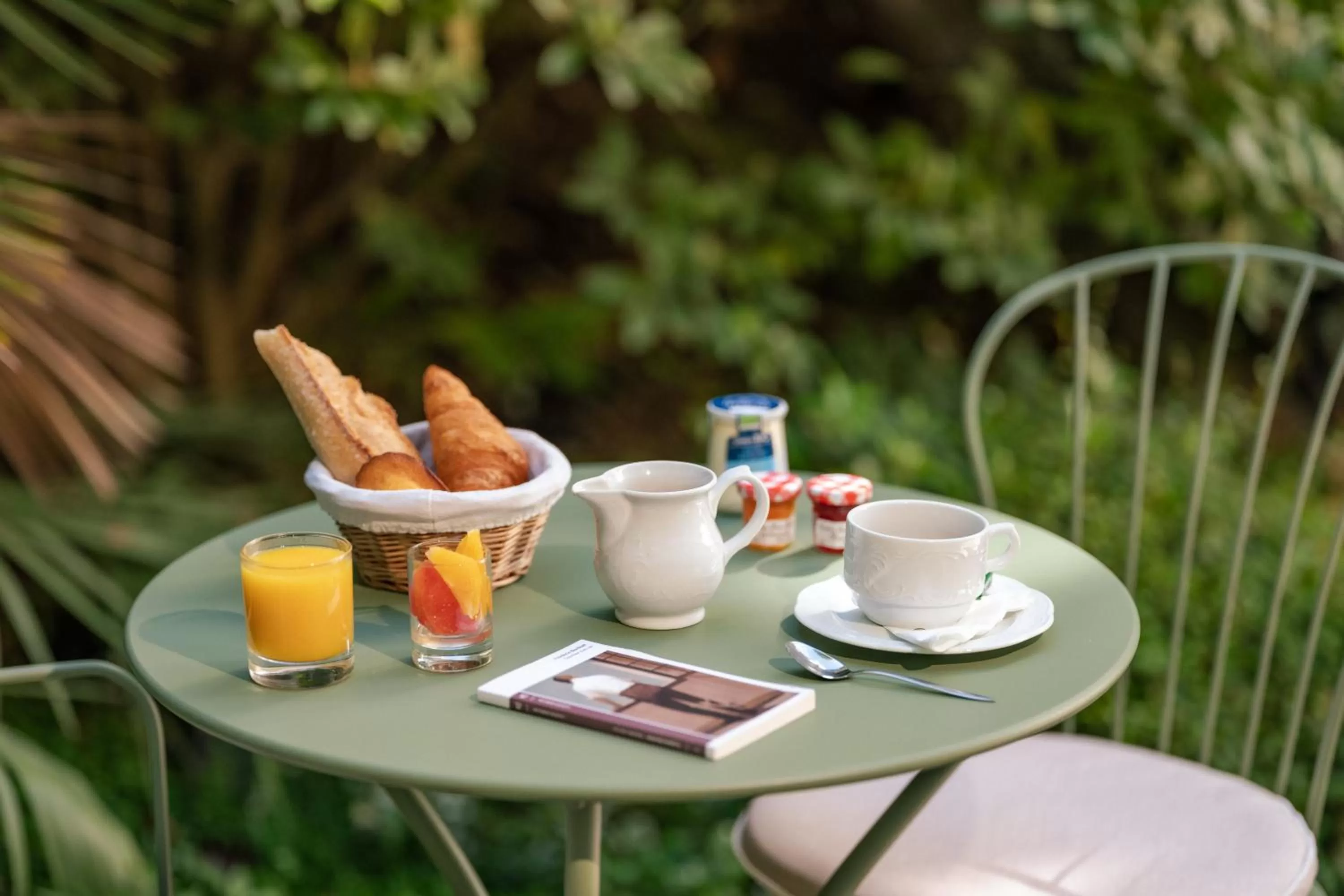 Garden in Hotel des Grandes Ecoles