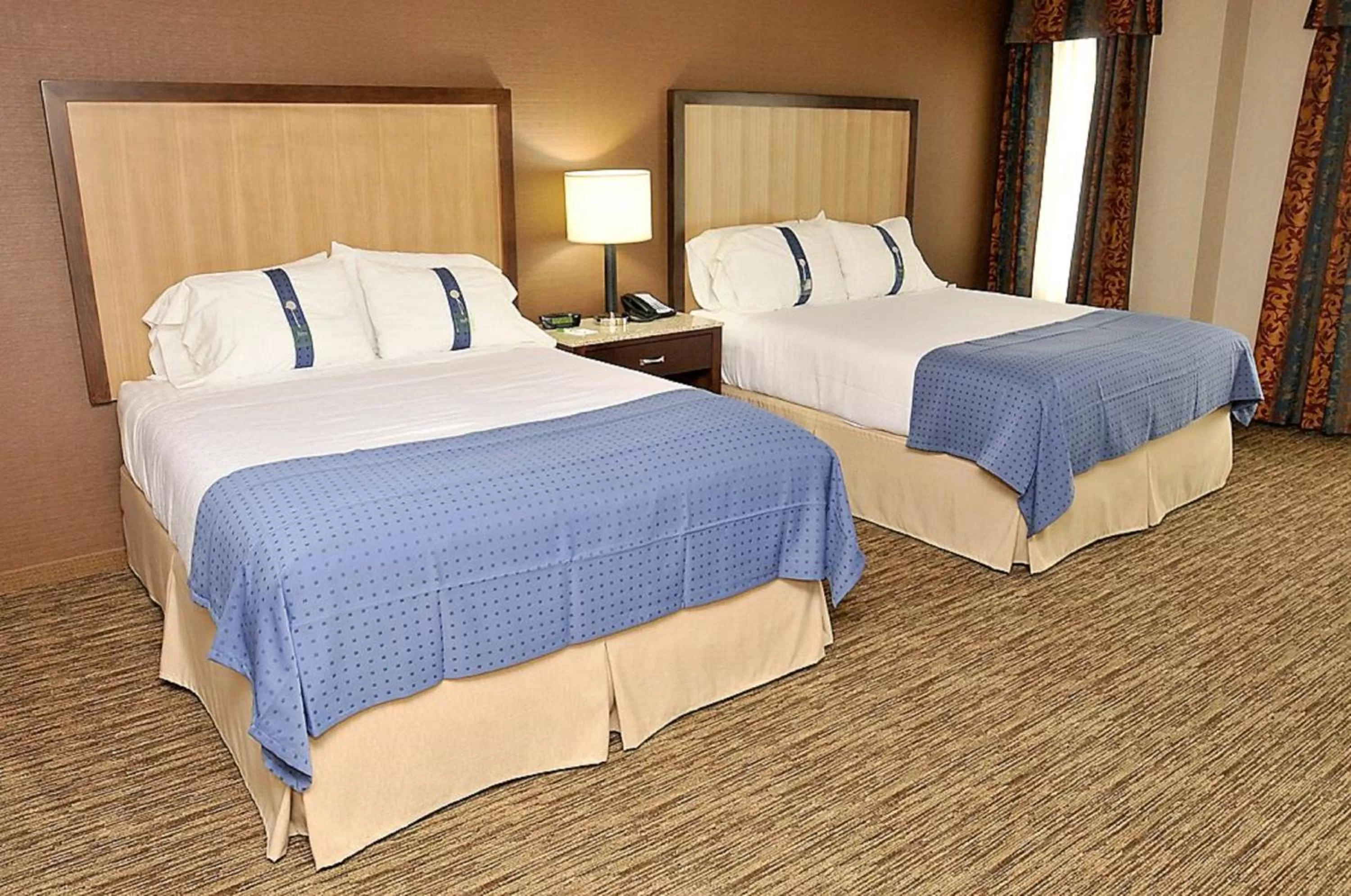 Queen Room with Two Queen Beds in Holiday Inn Hotel & Suites Surrey East - Cloverdale, an IHG Hotel