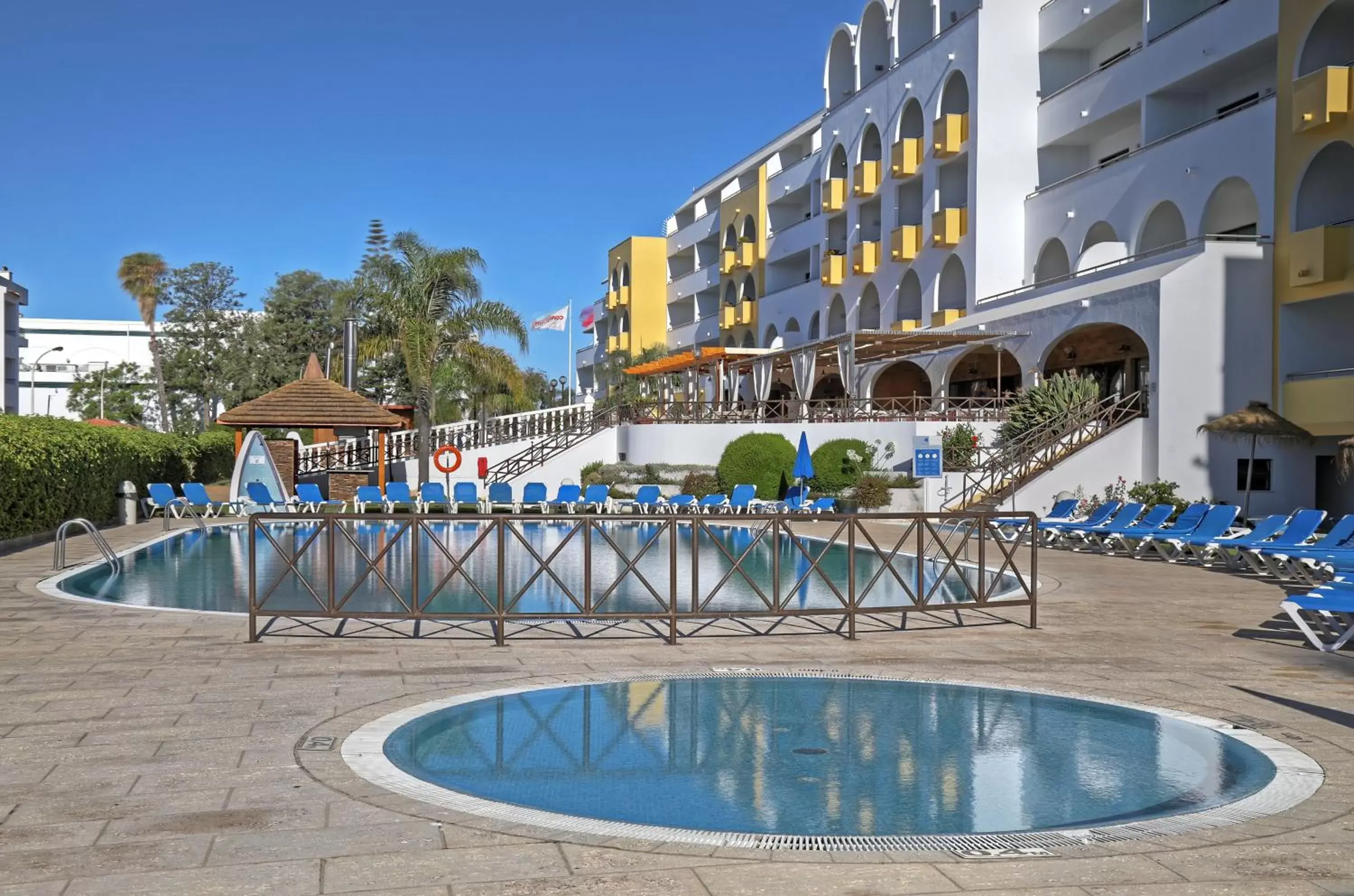 Swimming Pool in Aparthotel Paladim & Alagoamar