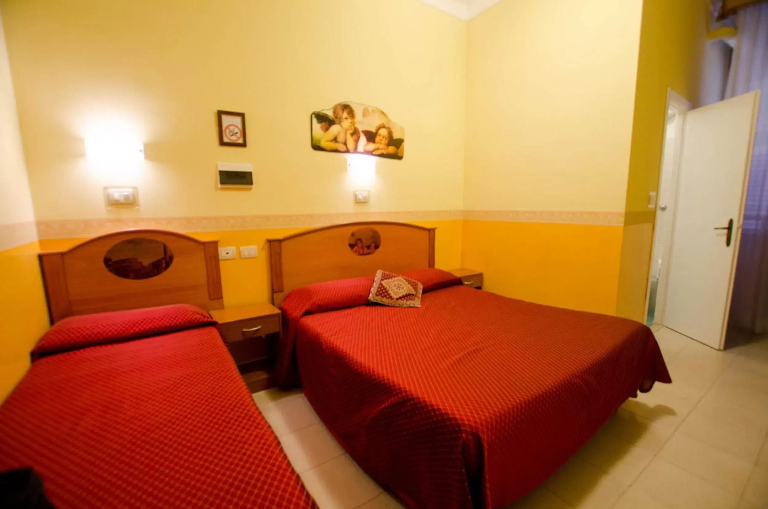 Bedroom, Bed in Hotel Cherubini
