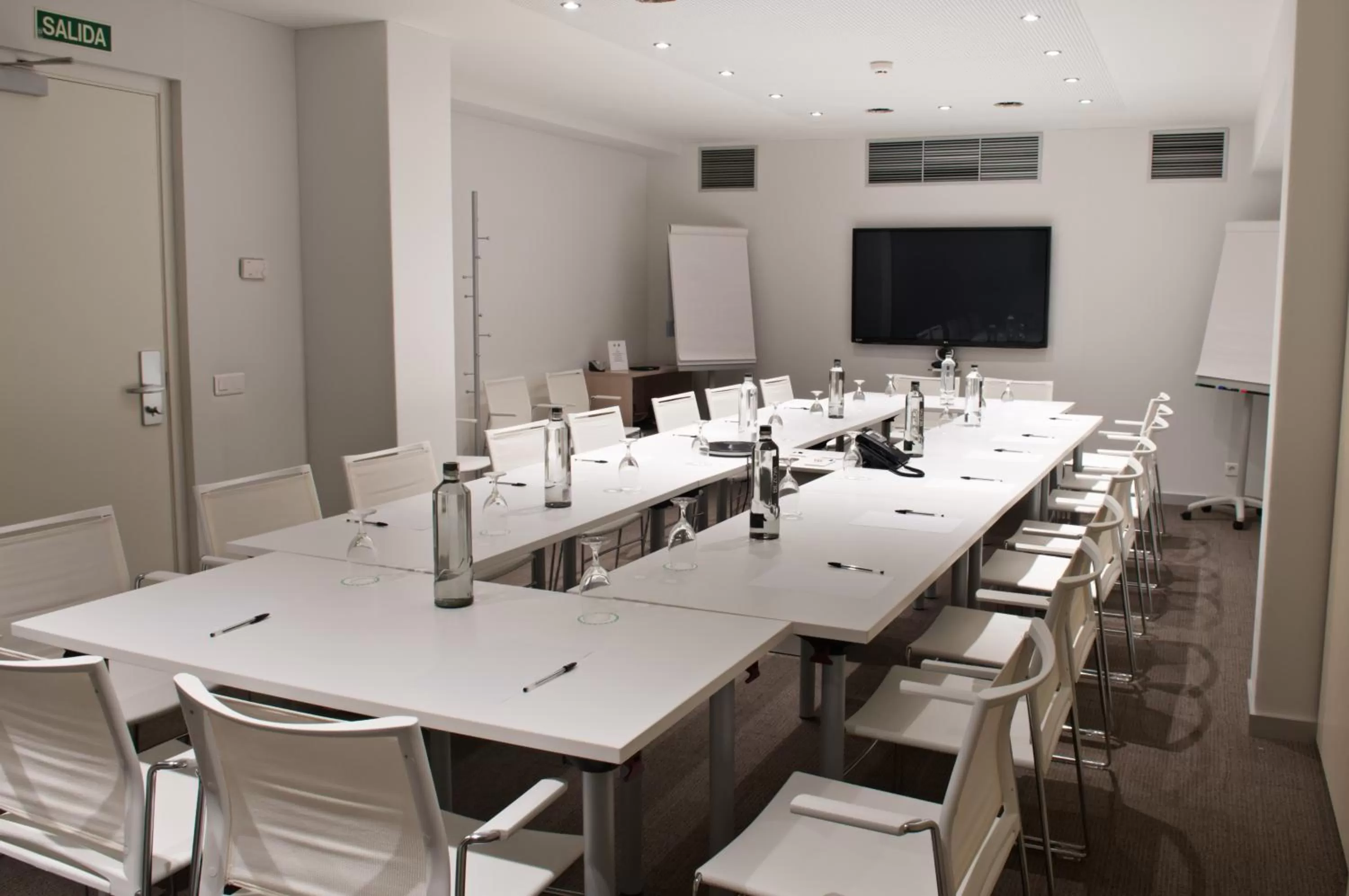 Meeting/conference room in Ibis Lleida