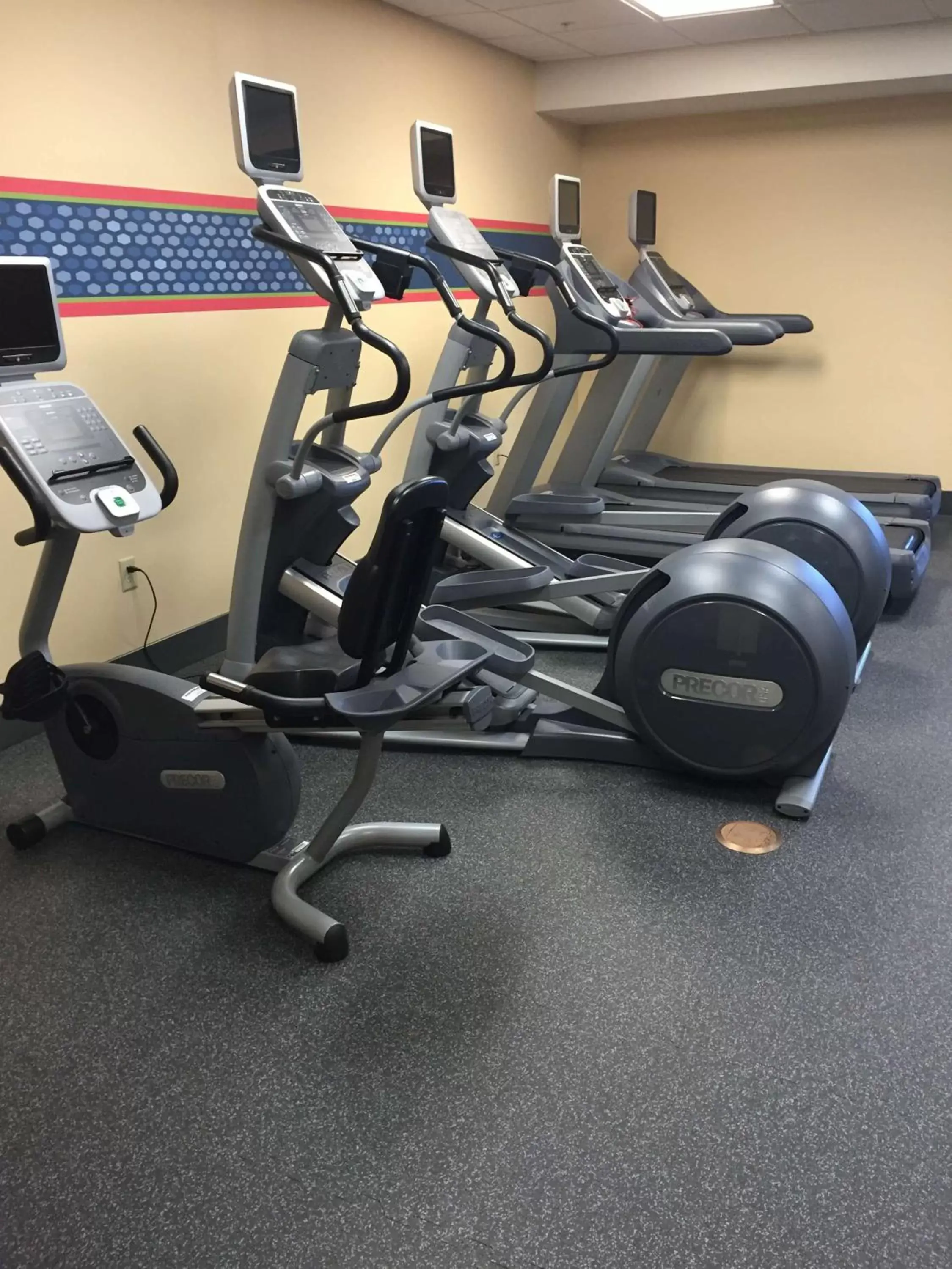 Fitness centre/facilities, Fitness Center/Facilities in Newly Renovated Hampton Inn Omaha West Lakeside