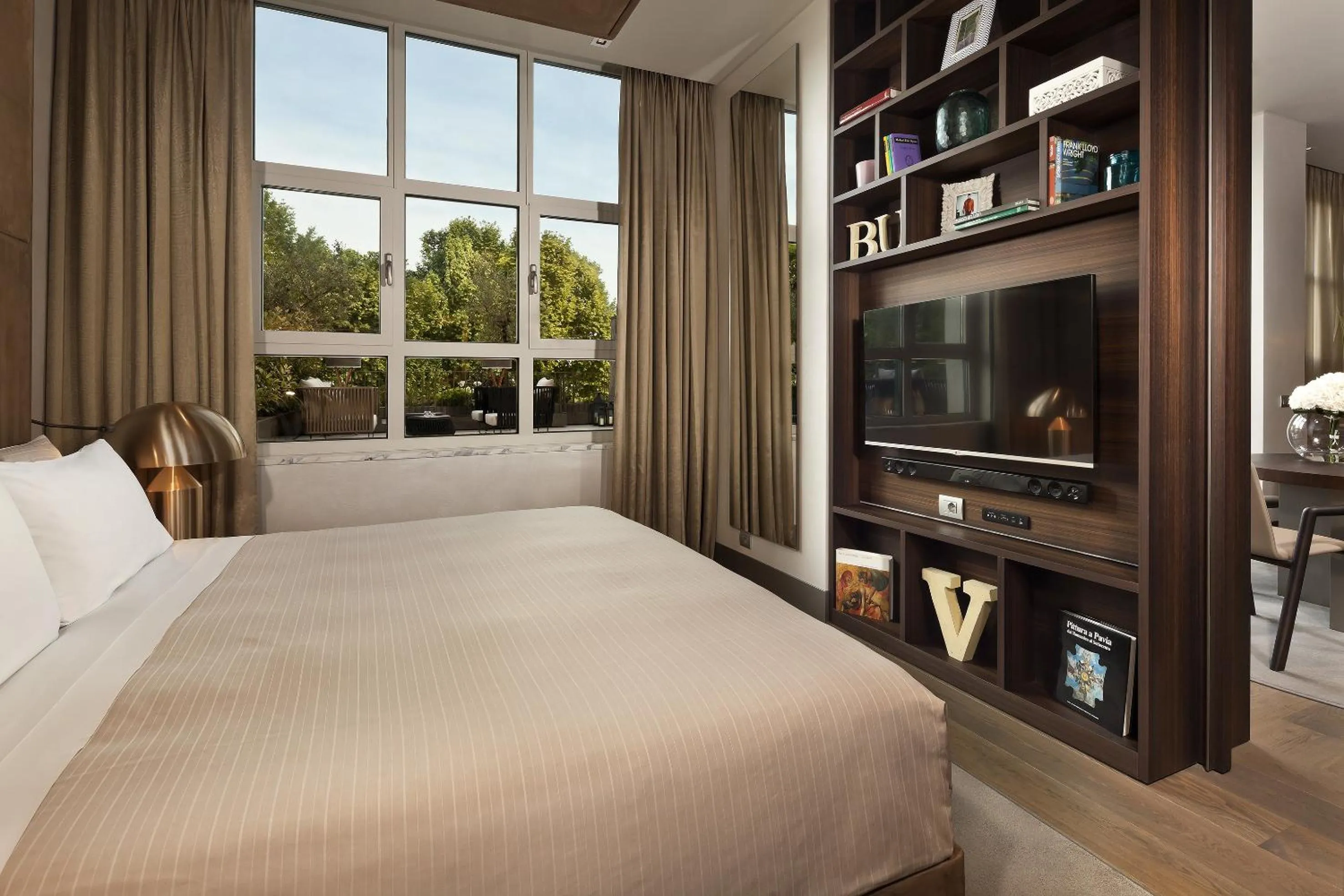 View (from property/room), Bed in ME Milan Il Duca