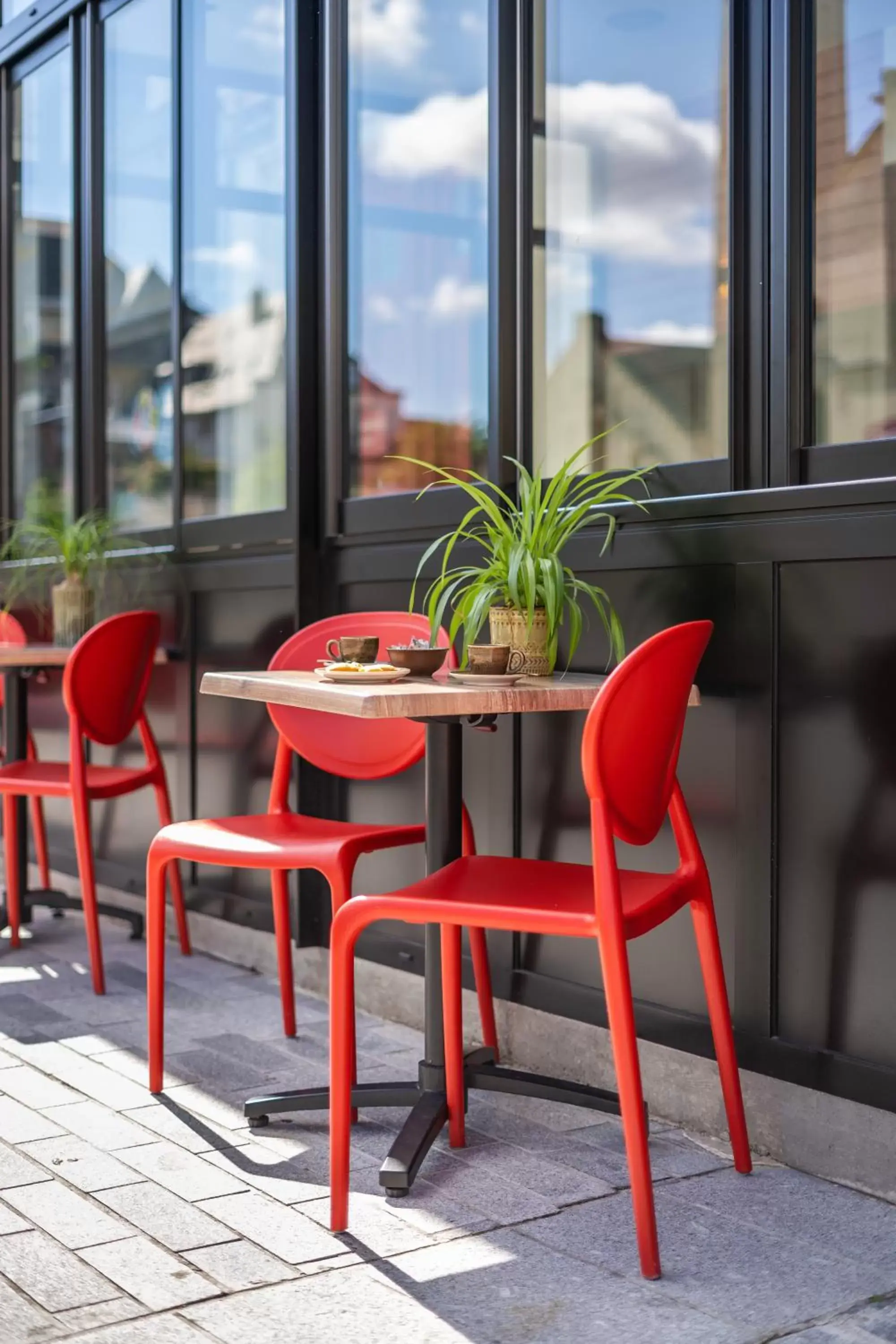 Patio in Best Western Plus Hotel de Dieppe 1880