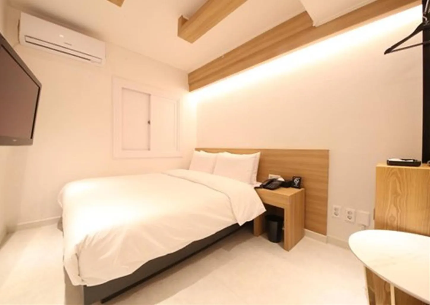 Photo of the whole room, Bed in Busan Seomyeon Business Hotel J7