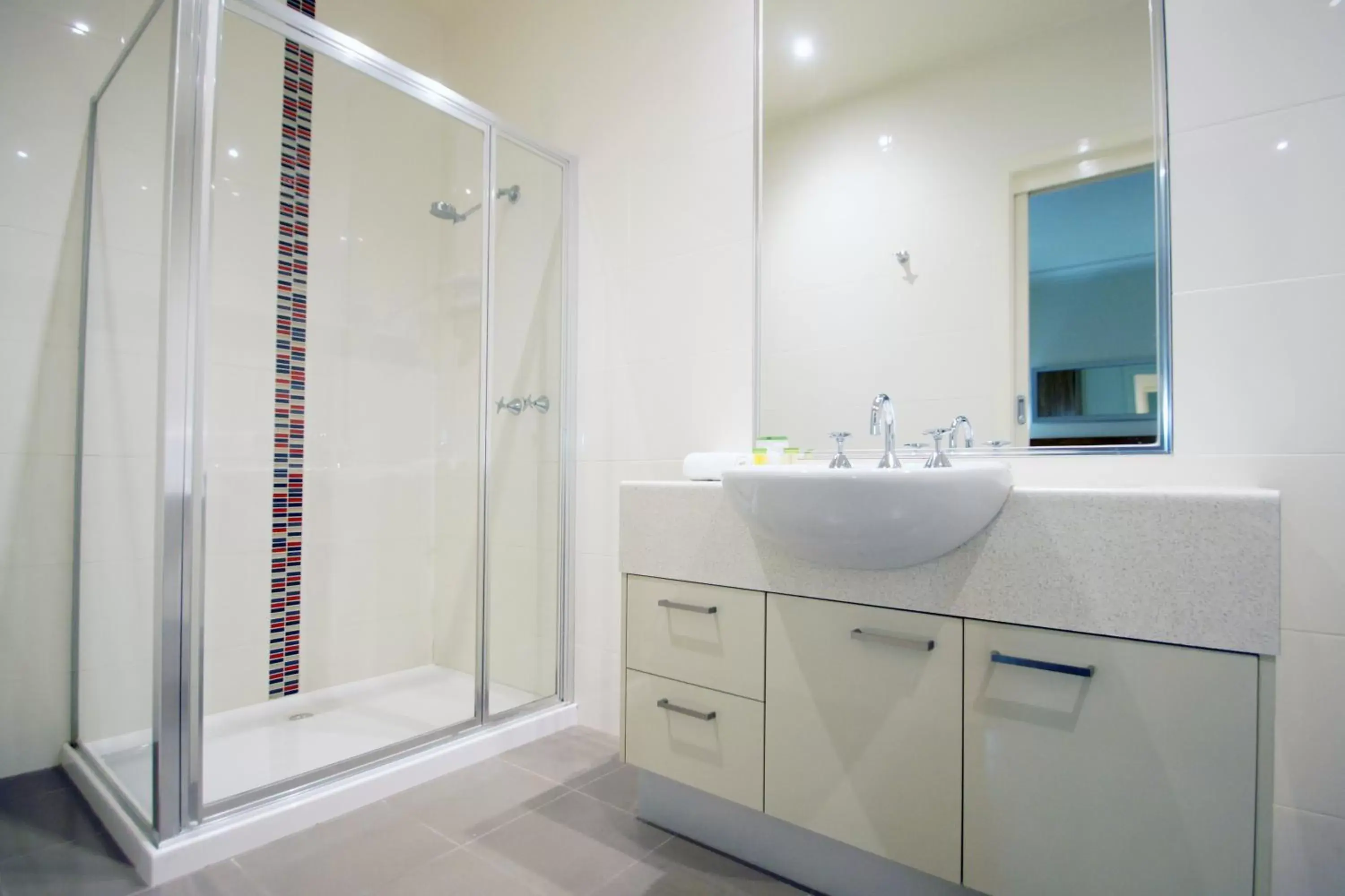 Photo of the whole room, Bathroom in The Wyndhamere Motel Shepparton