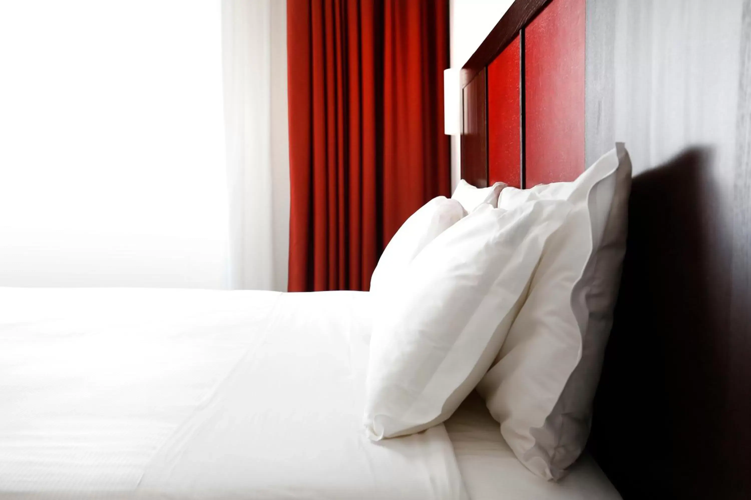 Shower, Bed in Hotel Holiday La Marca