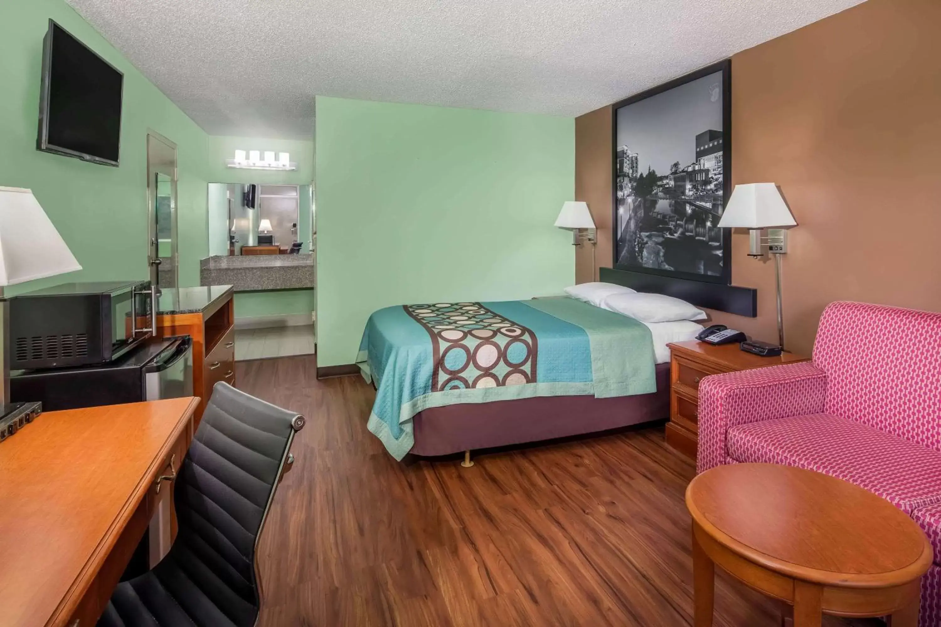 Photo of the whole room, Bed in Super 8 by Wyndham Gaffney Photo of the whole room, Bed in Super 8 by Wyndham Gaffney