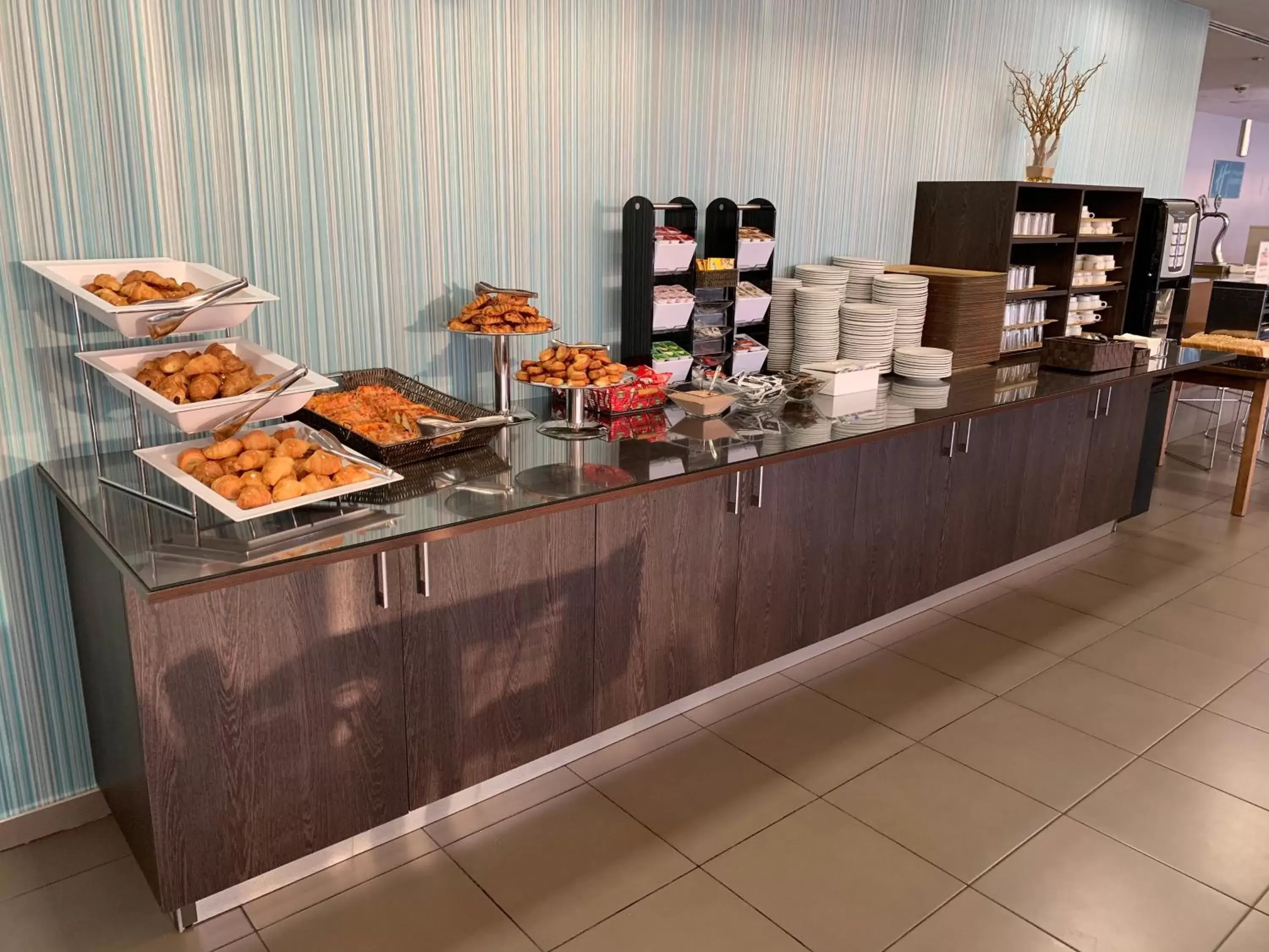 Food and drinks in Holiday Inn Express Vitoria