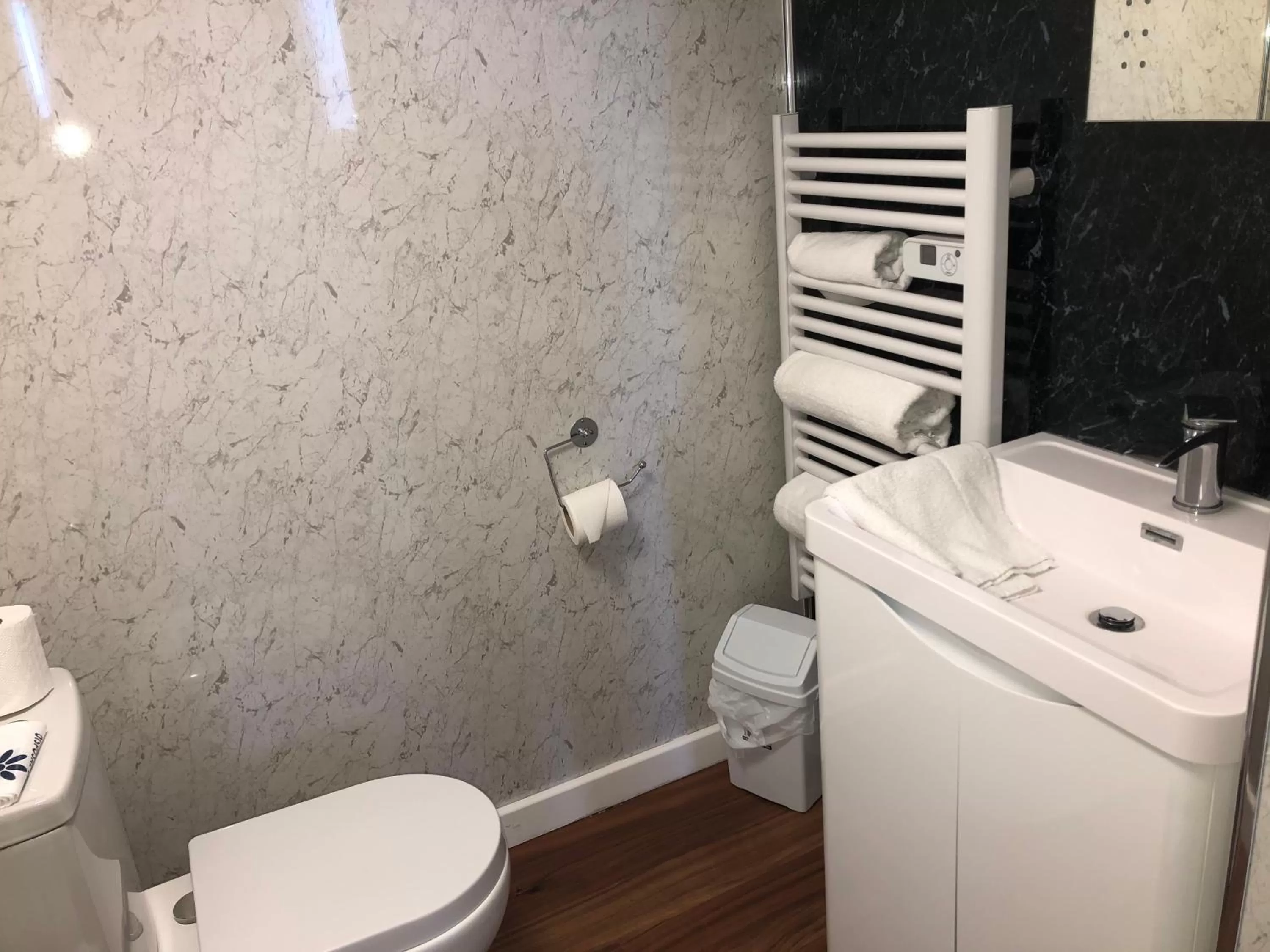 Bathroom in The Royal Clarence Hotel (on the Seafront)