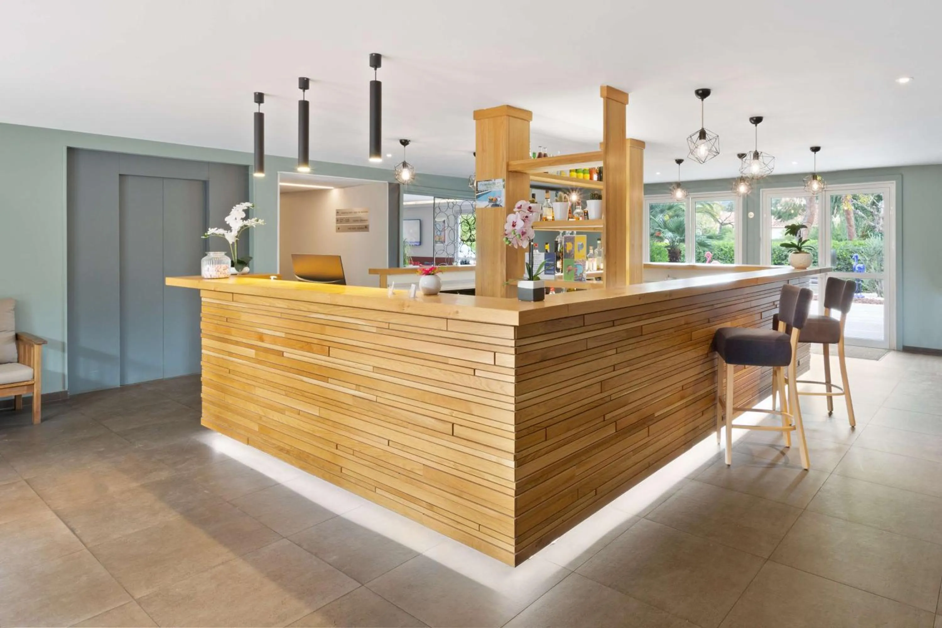 Lobby or reception in Best Western Plus Hyères Côte D'Azur