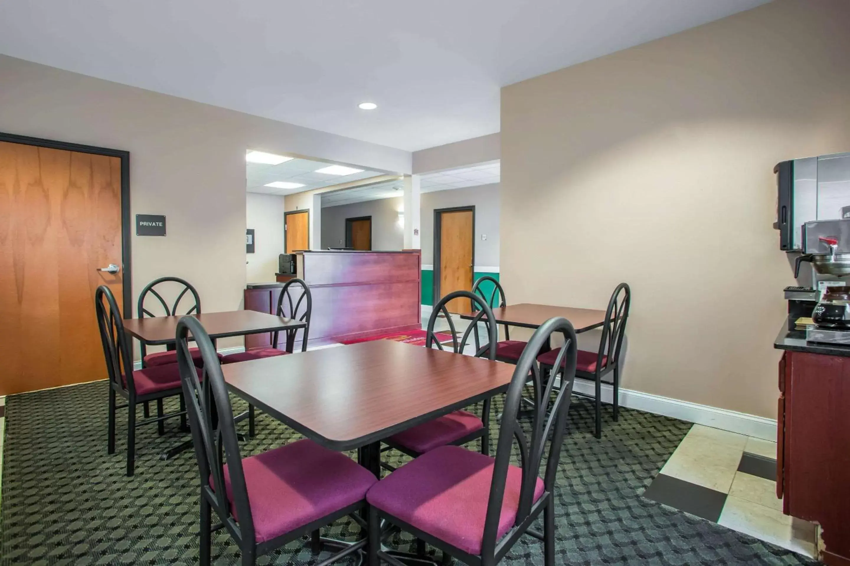 Restaurant/places to eat, Dining Area in Econo Lodge Harrisburg - Hershey