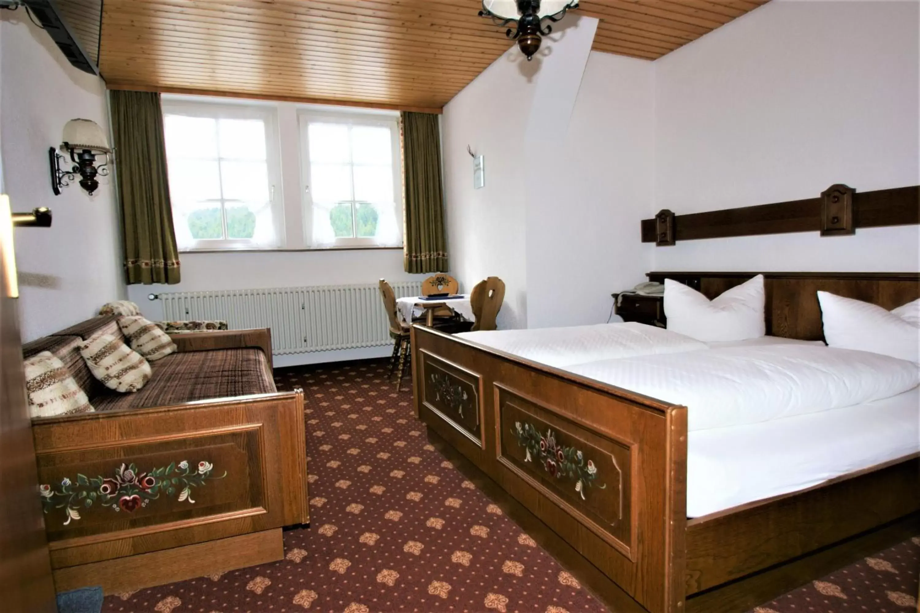 Classic Double Room - single occupancy in ZUR TRAUBE Schwarzwaldhotel & Restaurant am Titisee Classic Double Room - single occupancy in ZUR TRAUBE Schwarzwaldhotel & Restaurant am Titisee