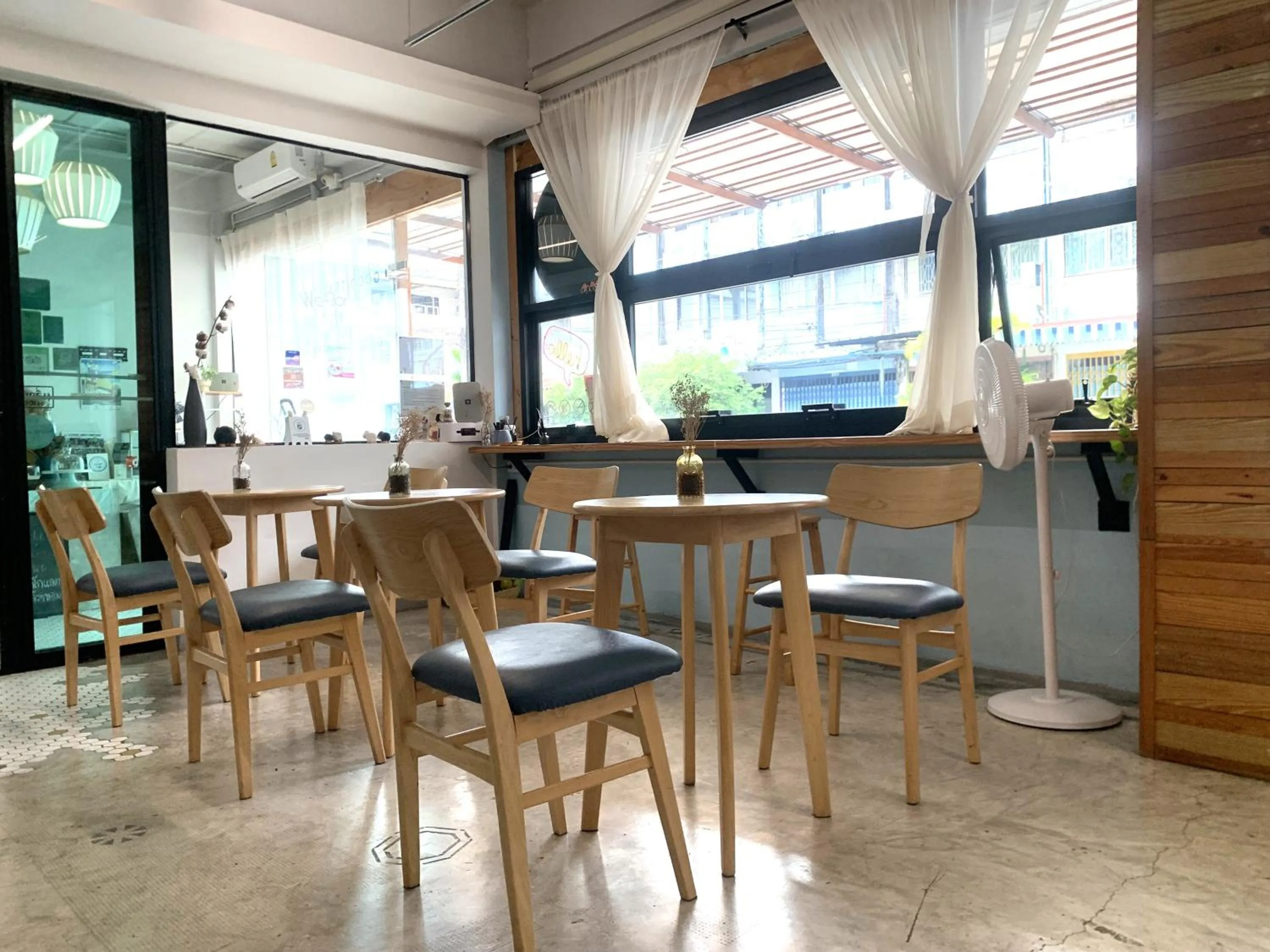 Seating area in Sleep Sheep Phuket Hostel SHA