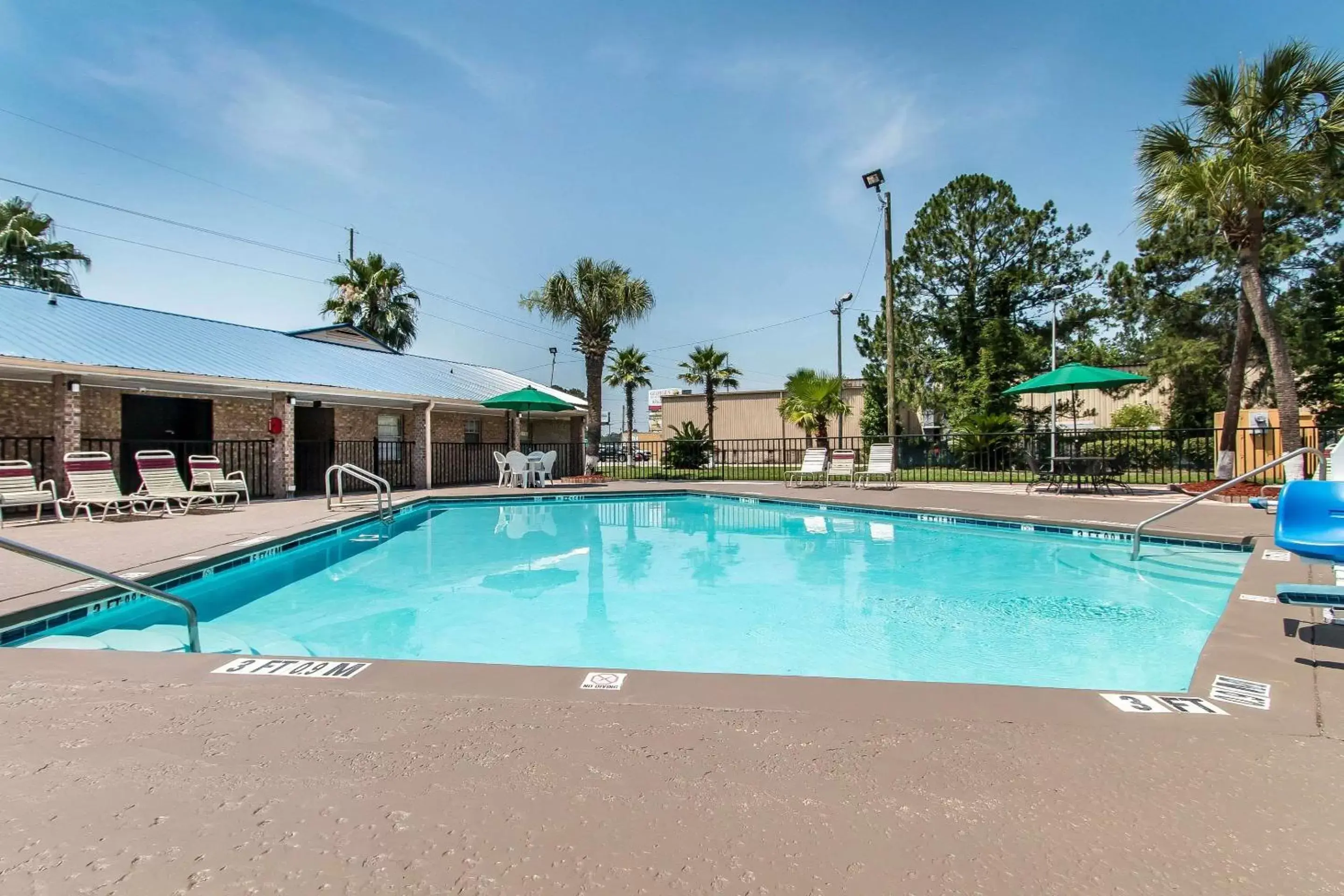 Activities, Swimming Pool in Quality Inn Hinesville - Fort Stewart Area, Kitchenette Rooms - Pool - Guest Laundry