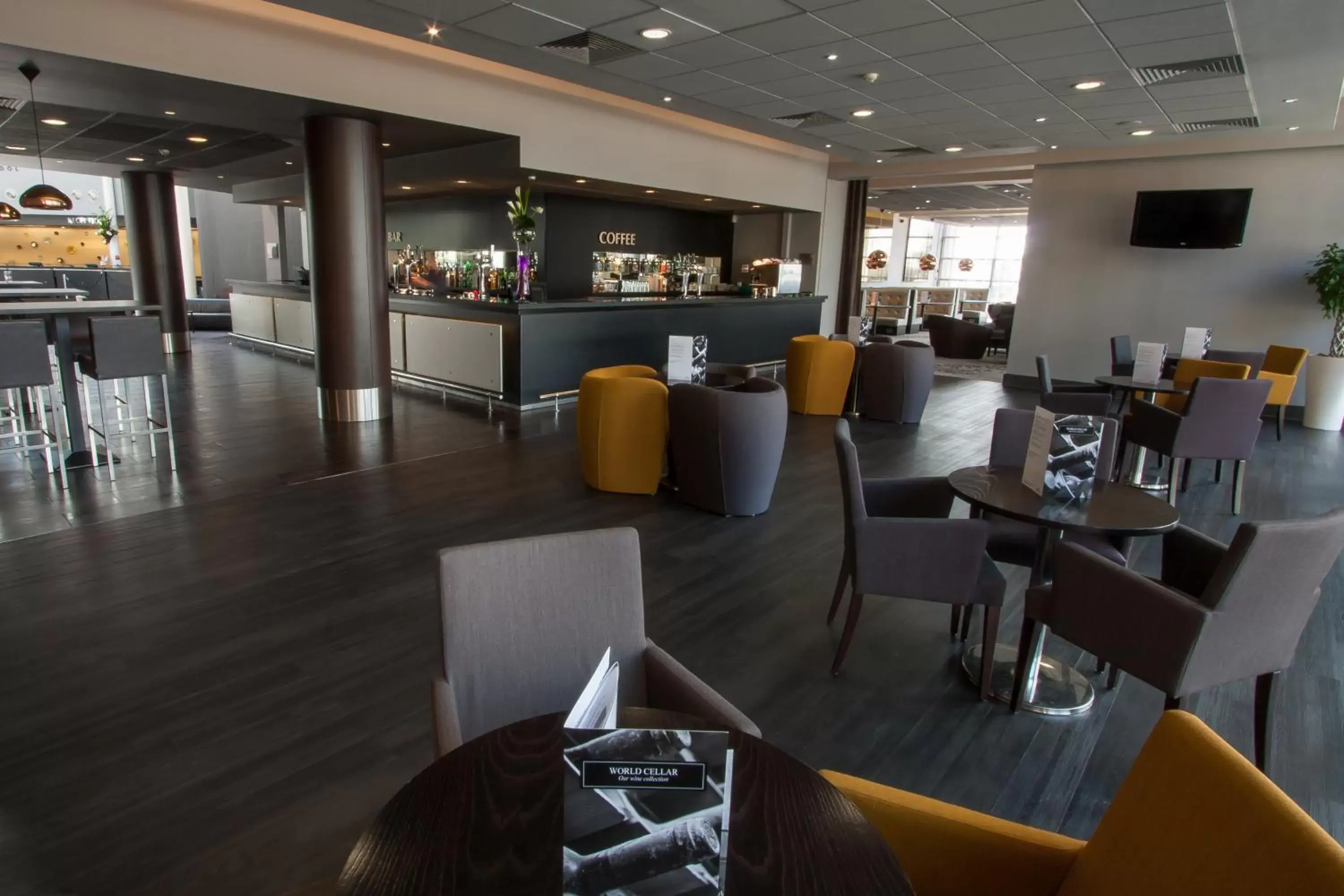 Lounge or bar, Restaurant/Places to Eat in Crowne Plaza Liverpool City Centre, an IHG Hotel