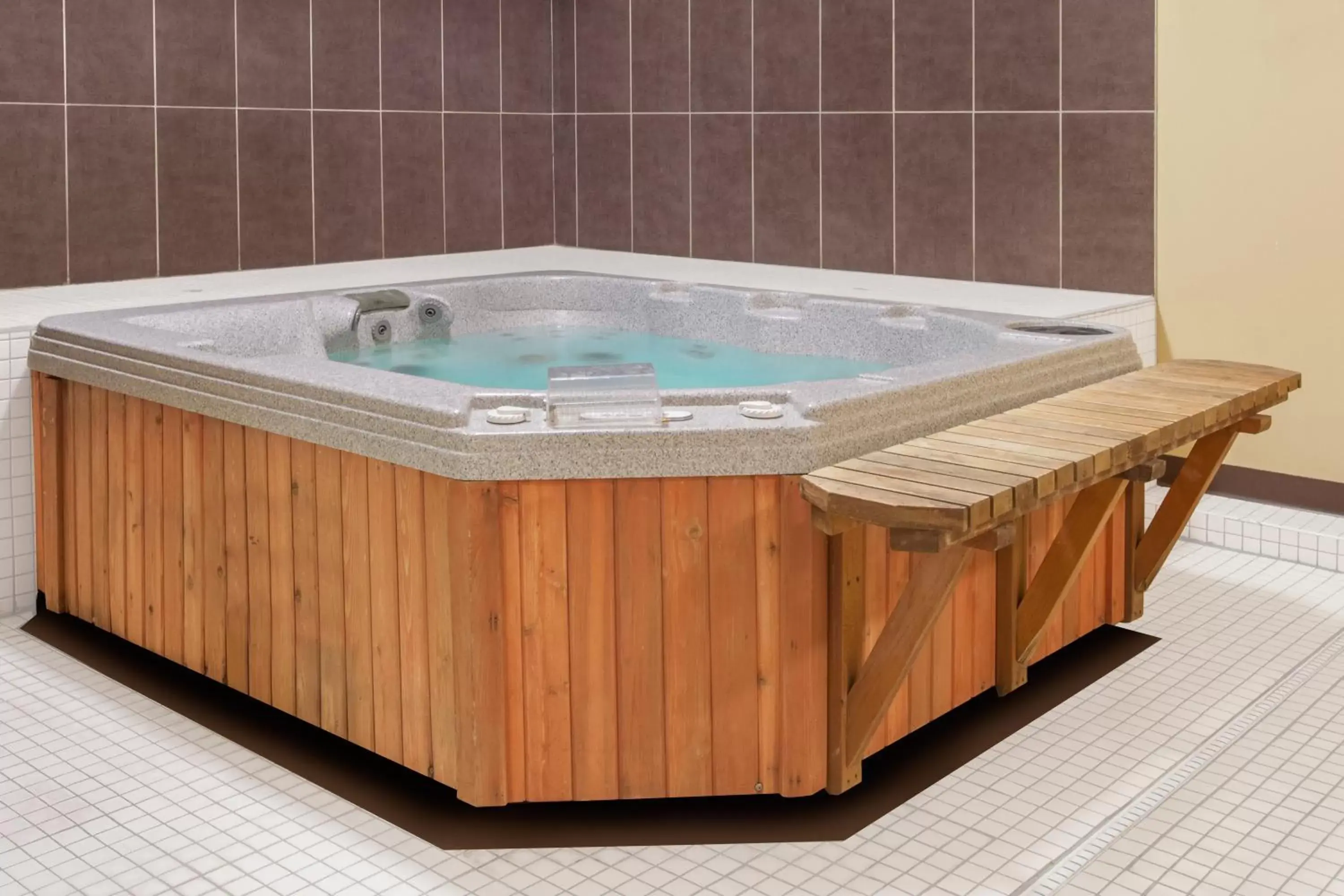 Hot Tub in Econolodge Inn and Suites