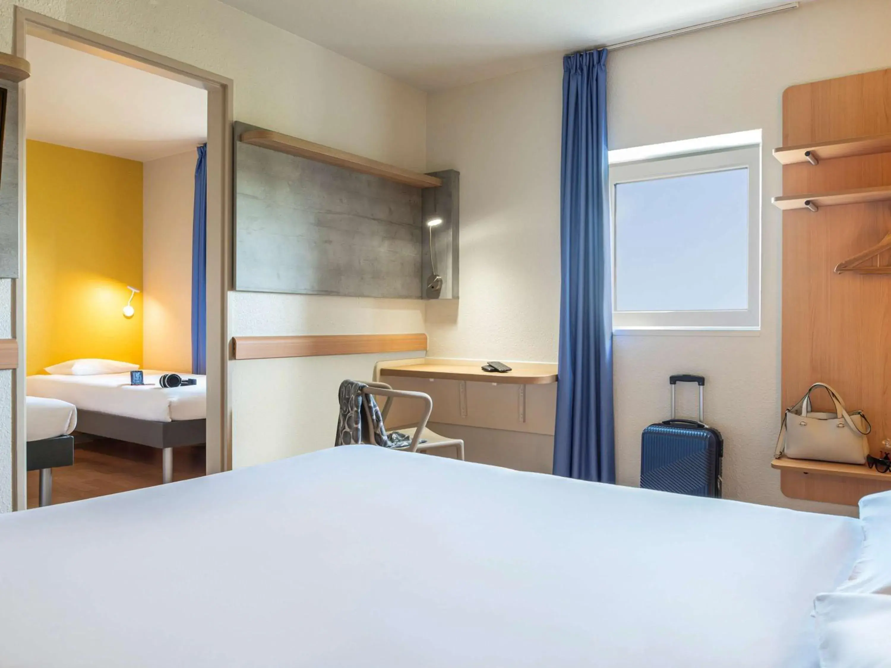 Photo of the whole room, Bed in ibis budget Grigny Centre