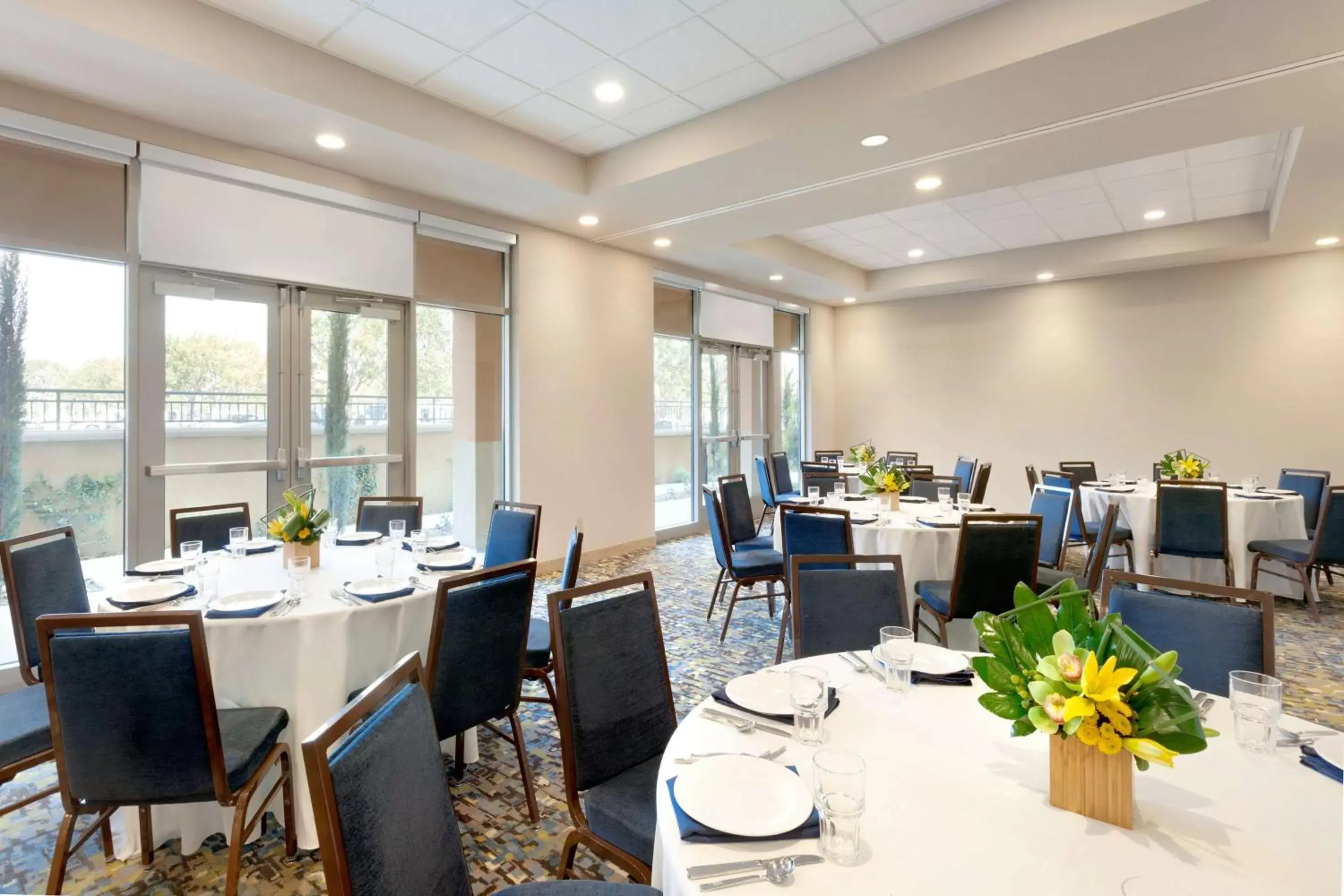 Meeting/conference room, Restaurant/Places to Eat in Homewood Suites By Hilton Irvine John Wayne Airport