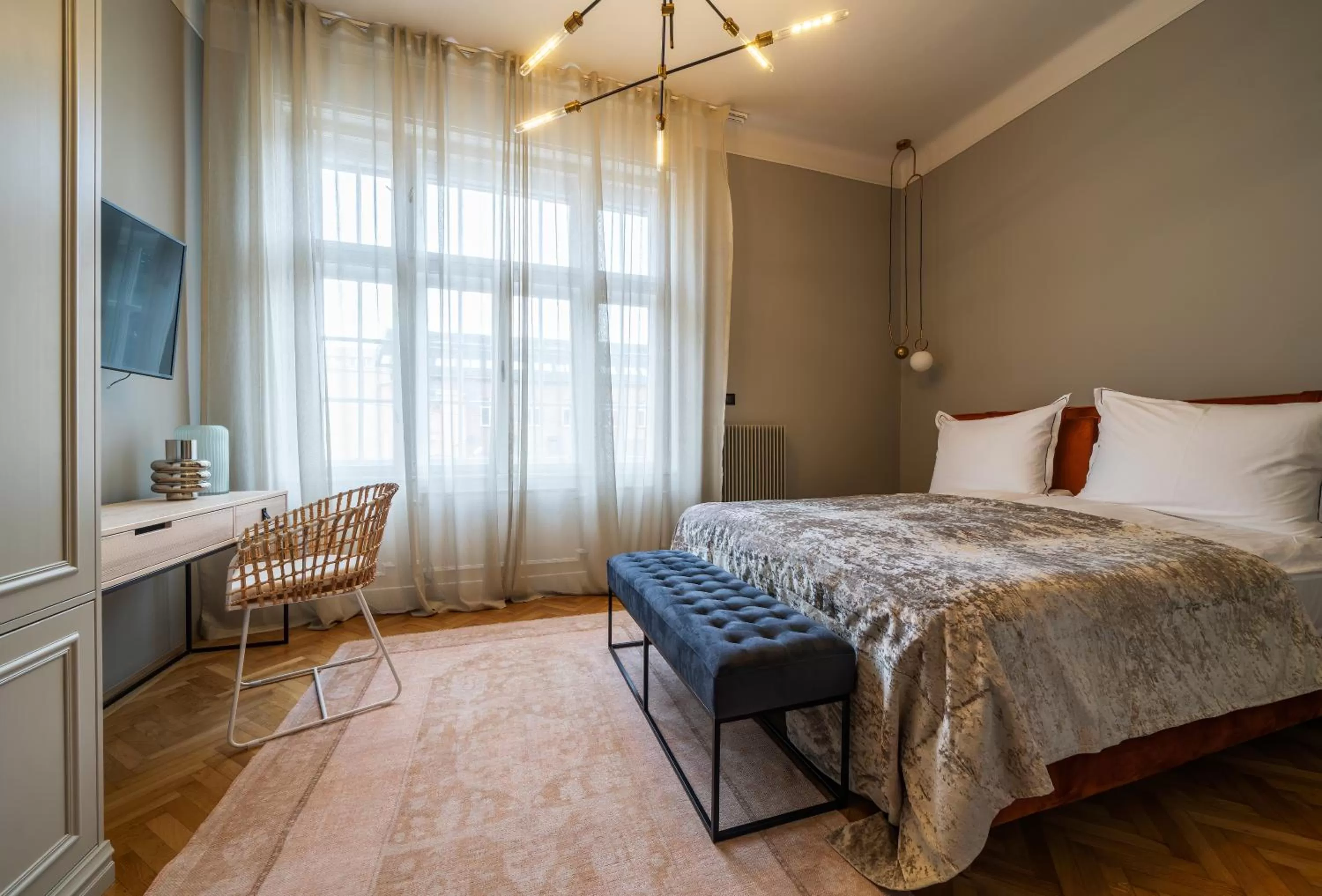 Photo of the whole room, Bed in Nest