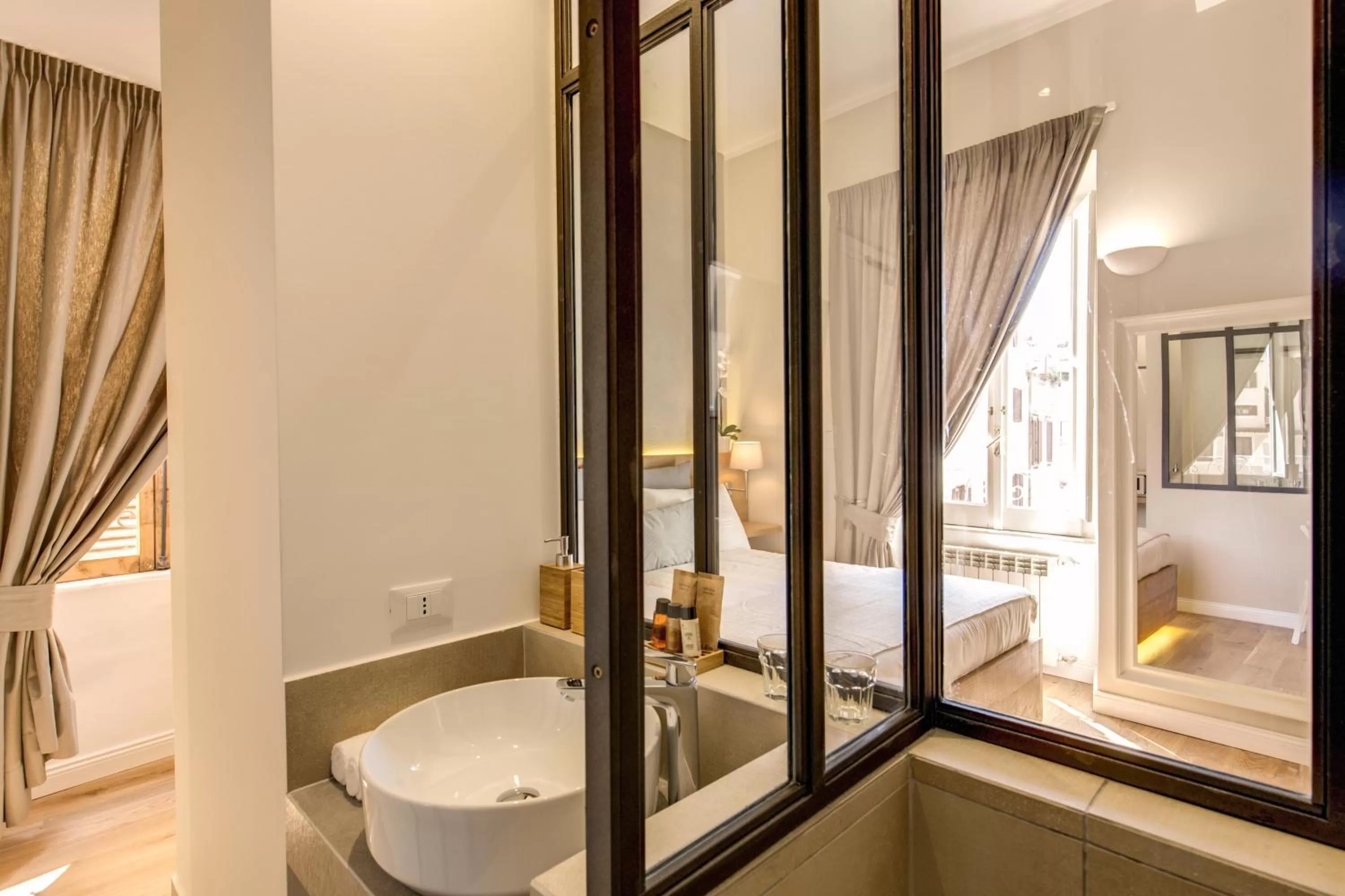 Shower in The Spanish Suite Campo de' Fiori