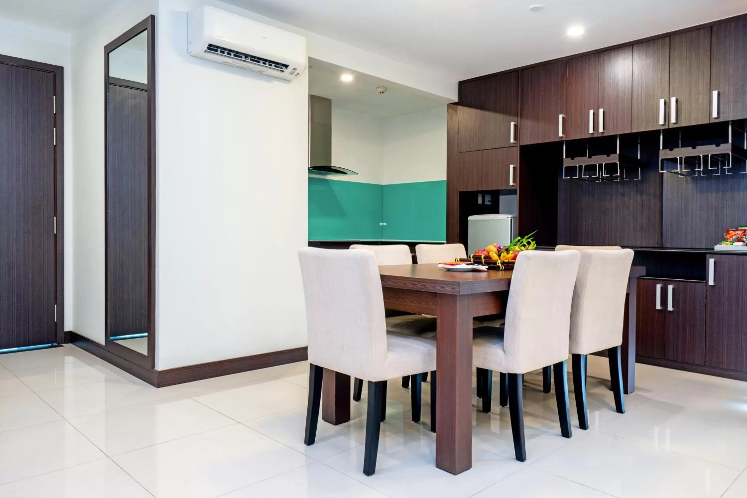 Dining area, Kitchen/Kitchenette in Becamex Hotel New City