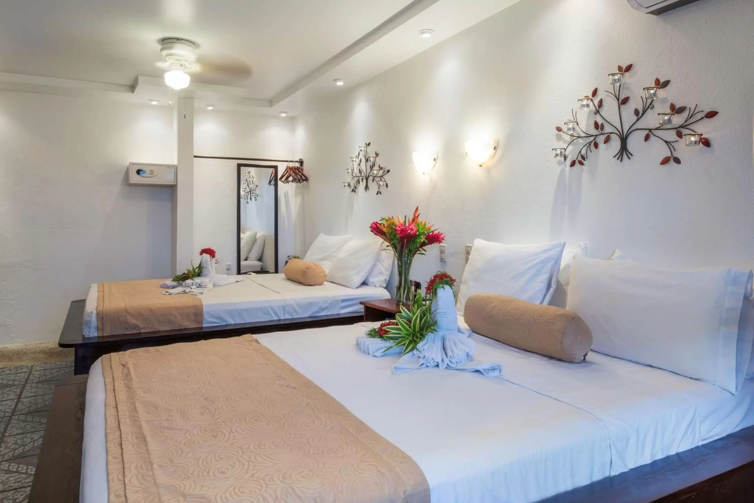 Bed in Best Western Tamarindo Vista Villas