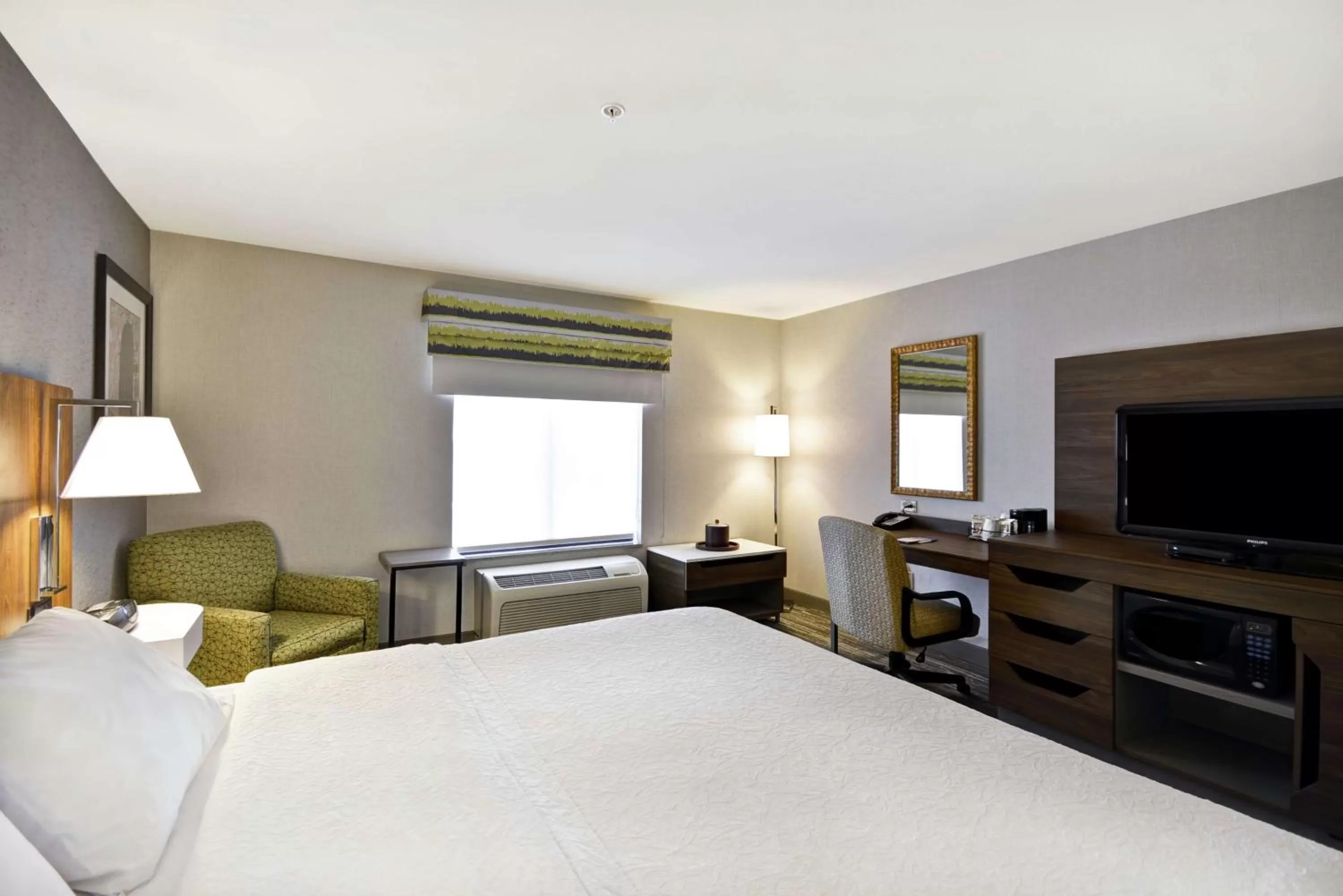 Bedroom, Bed in Hampton Inn & Suites Yuma
