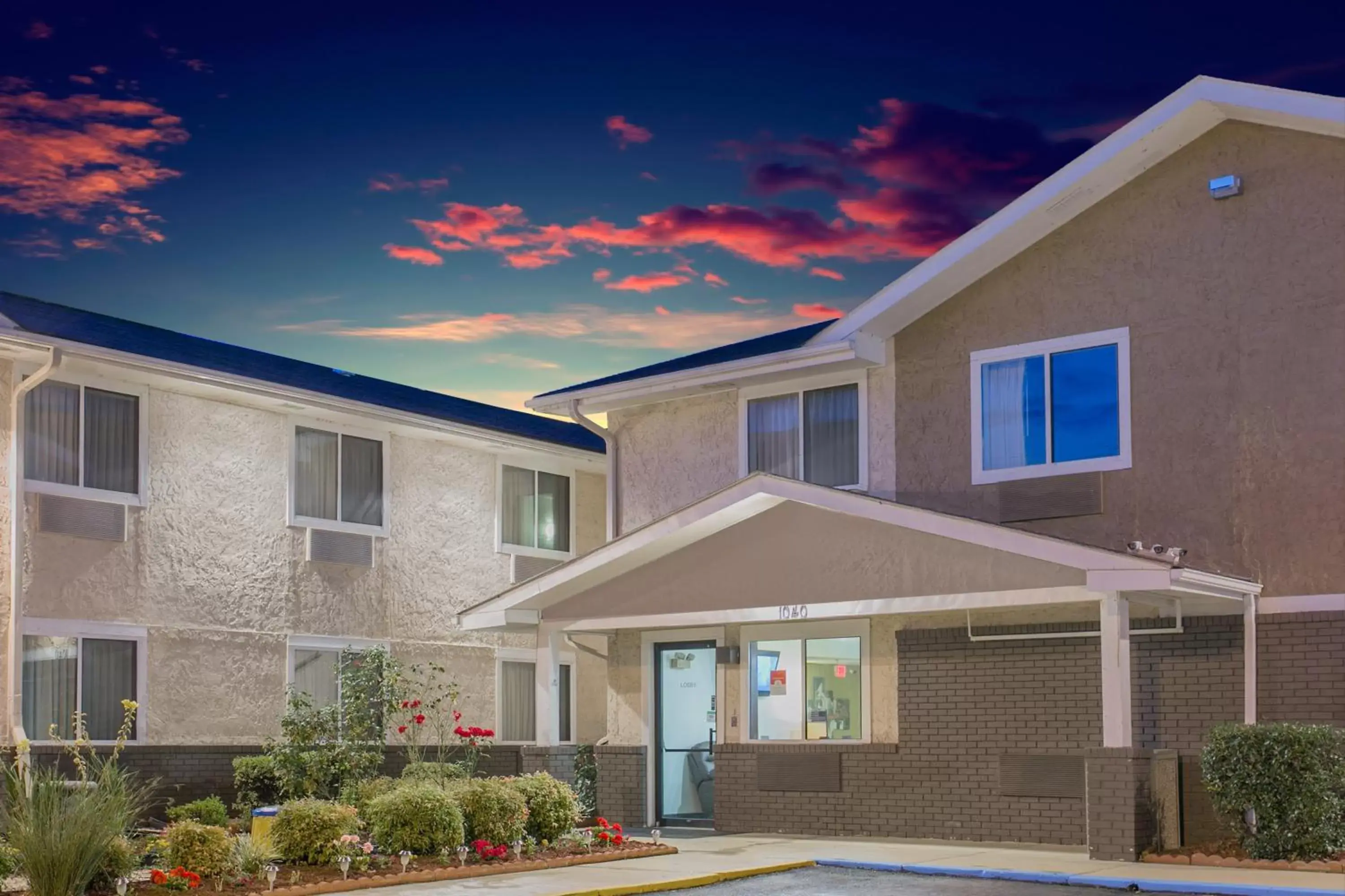 Property building in Super 8 by Wyndham South Boston VA Property building in Super 8 by Wyndham South Boston VA