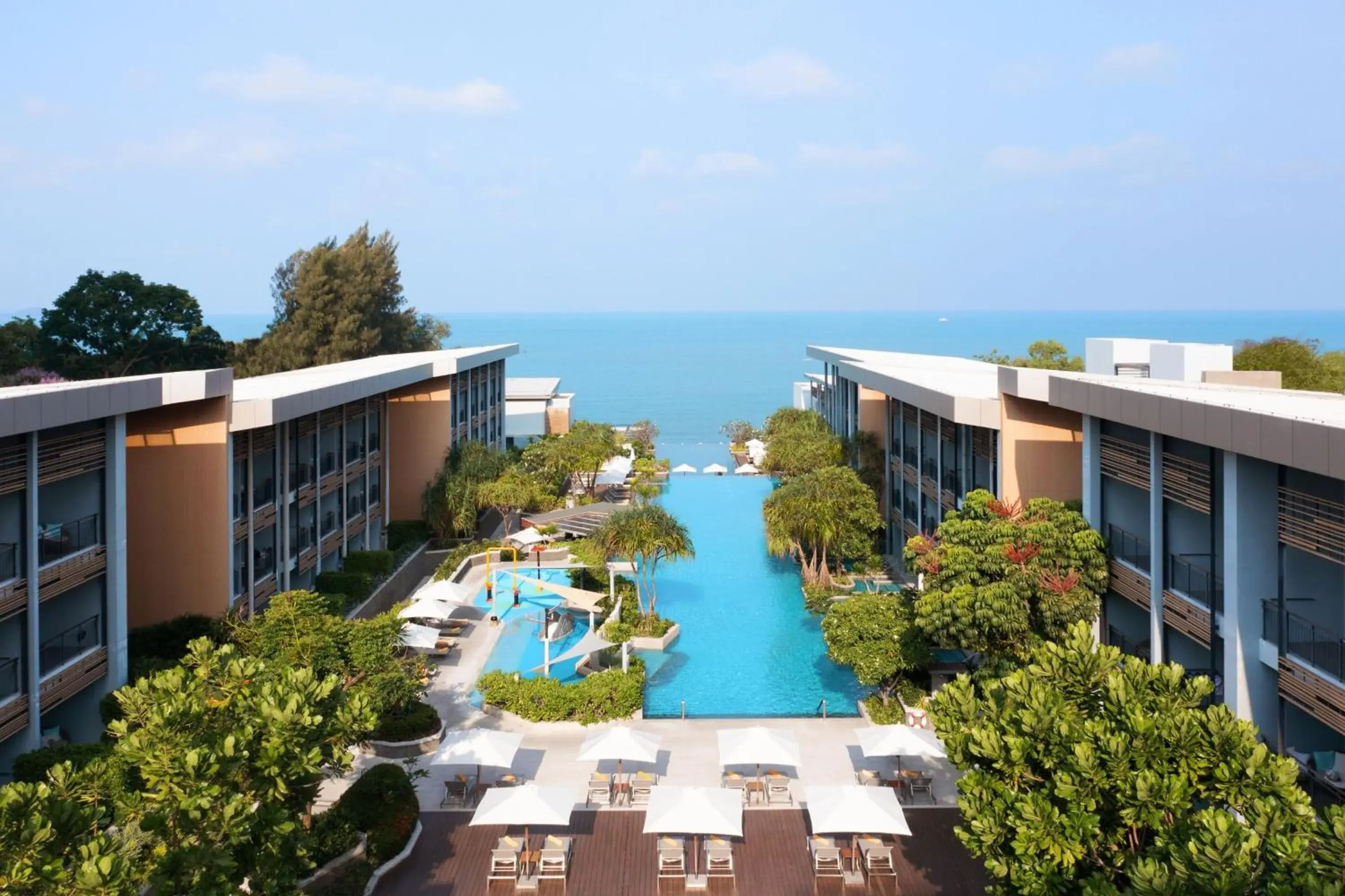 Fitness centre/facilities, Pool View in Renaissance Pattaya Resort & Spa