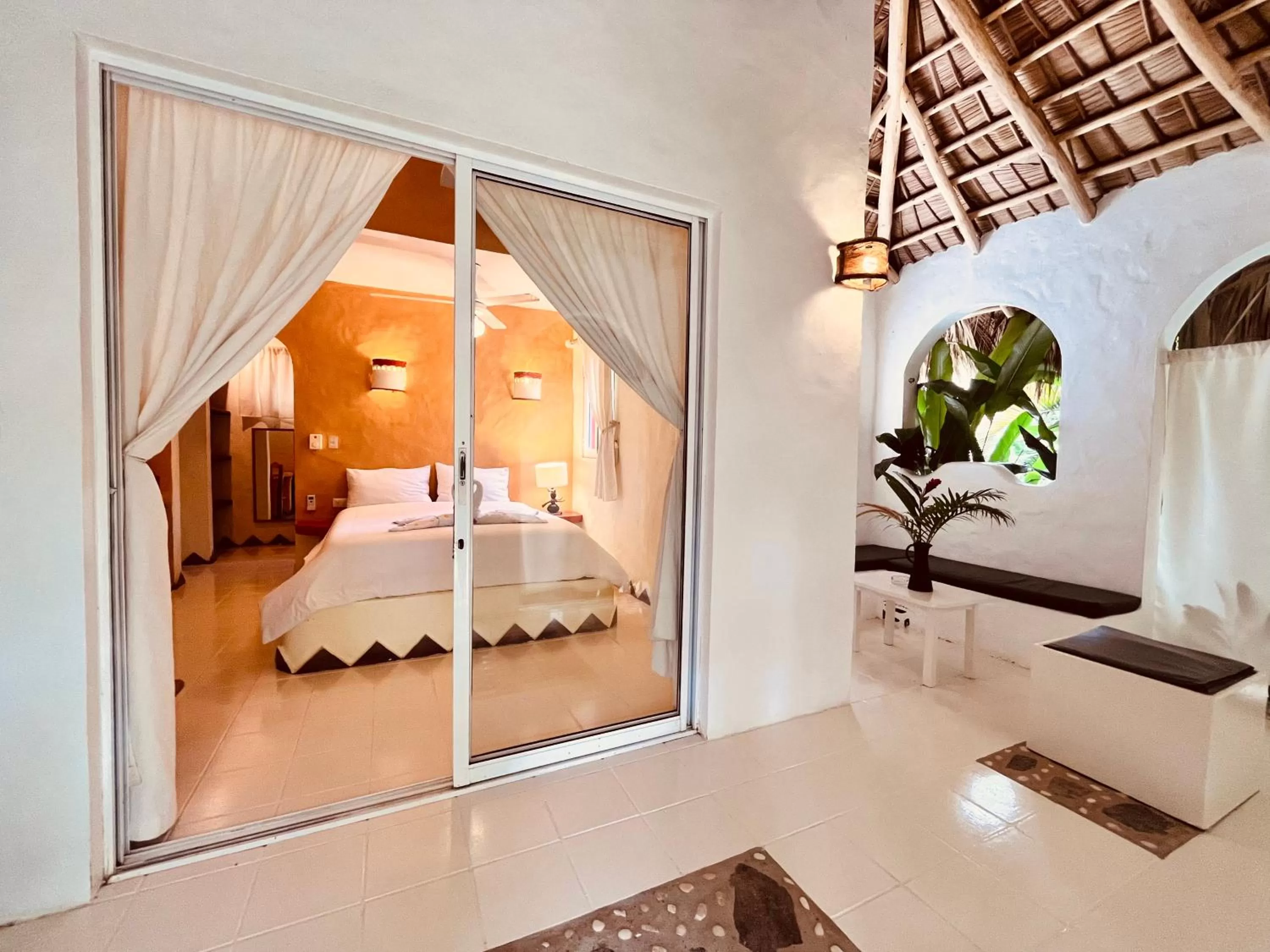 Patio, Bed in Hotel La Tortuga