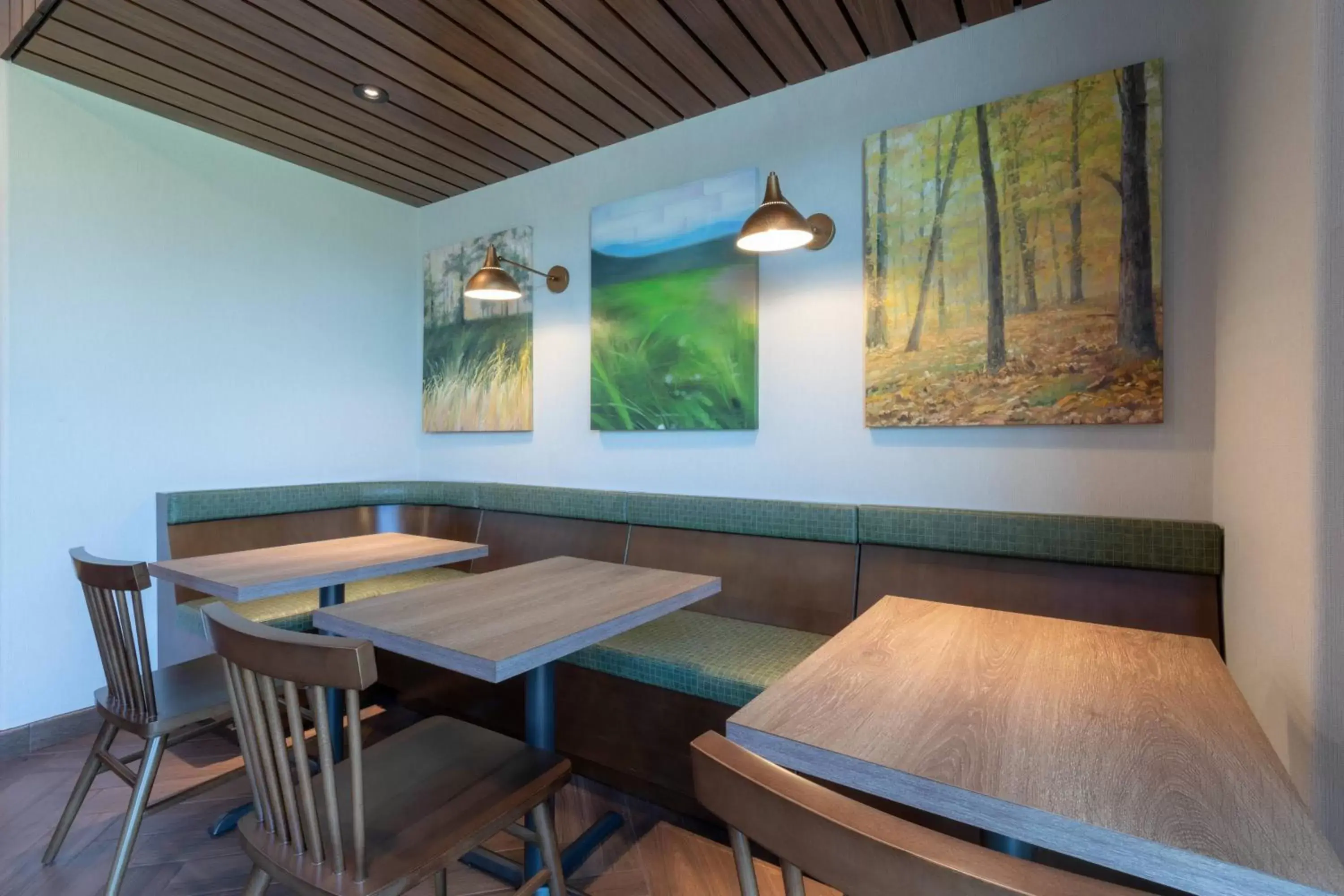 Breakfast, Dining Area in Fairfield by Marriott Inn & Suites Revelstoke