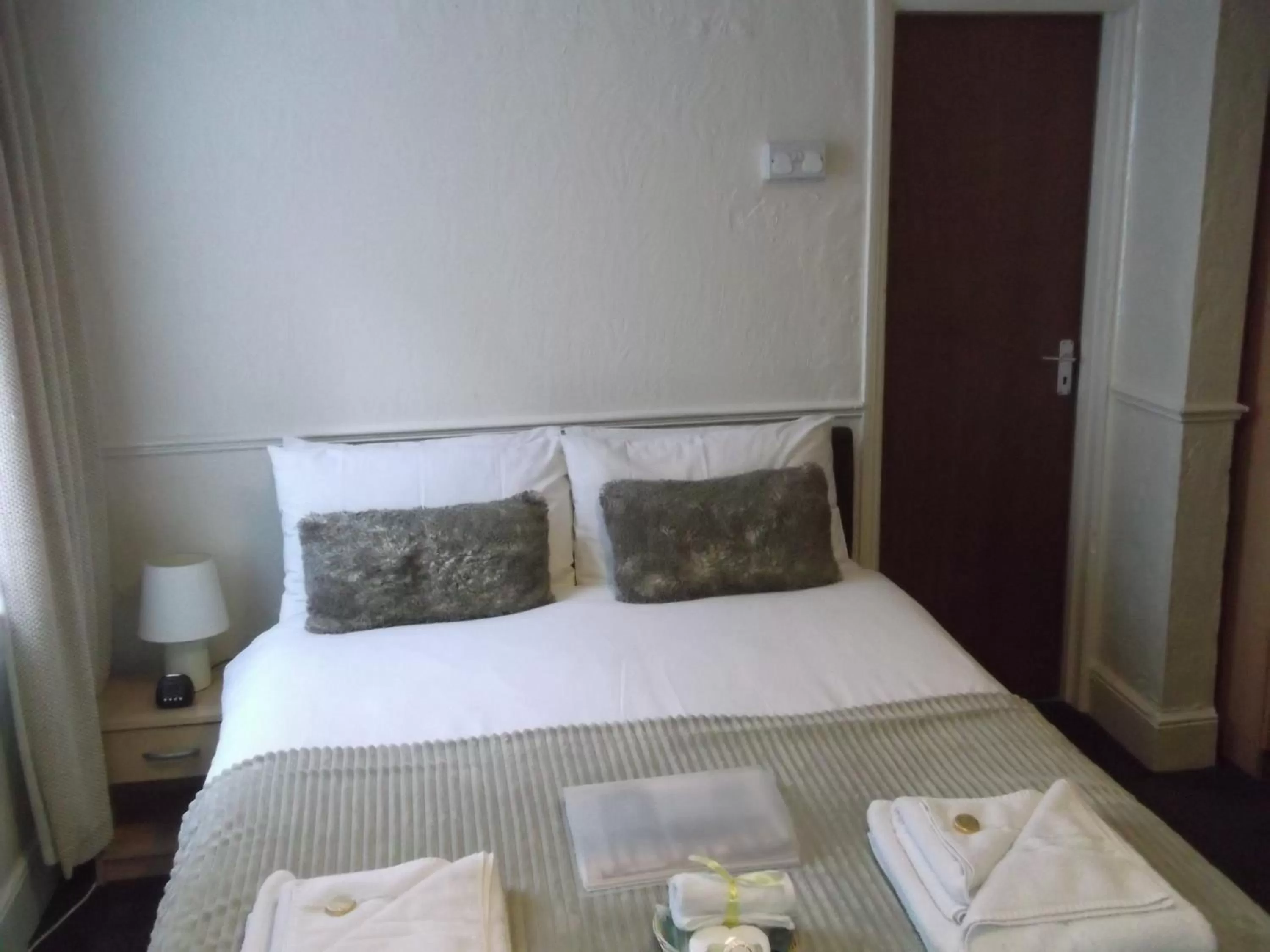 Bedroom, Bed in Atlantis Hotel