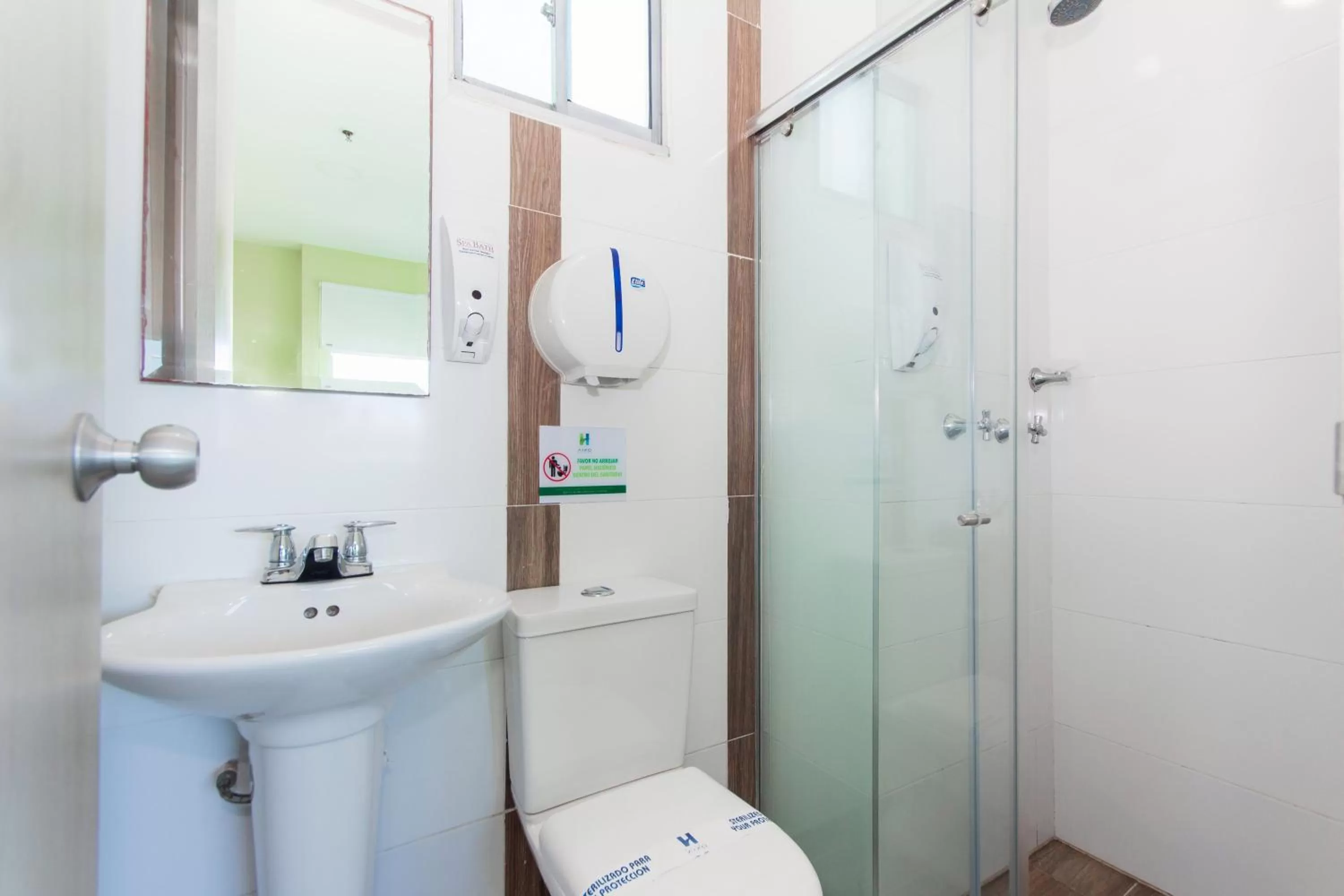 Bathroom in Hotel Aixo Suites By GEH Suites