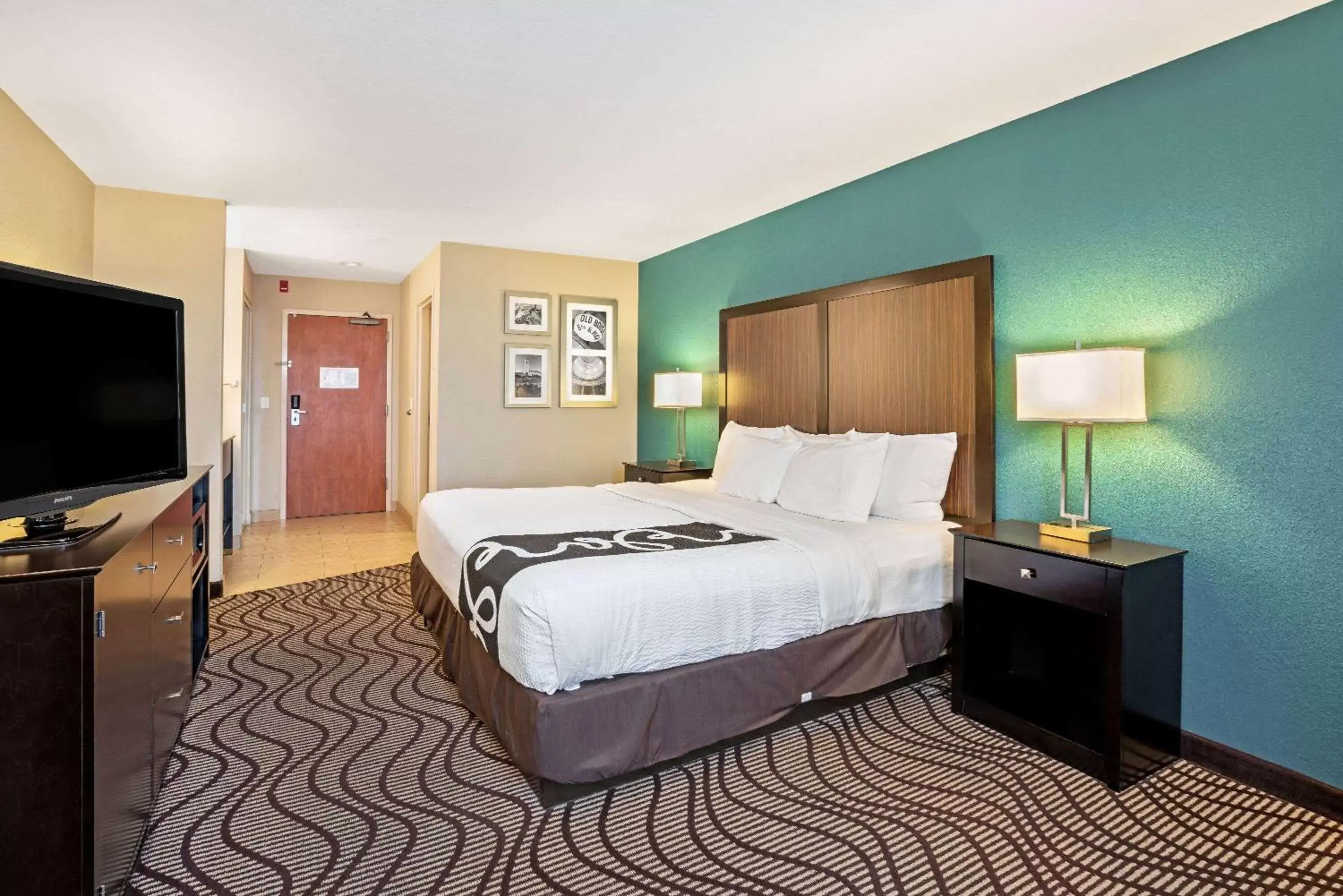 Photo of the whole room, Bed in La Quinta by Wyndham Boise Towne Square