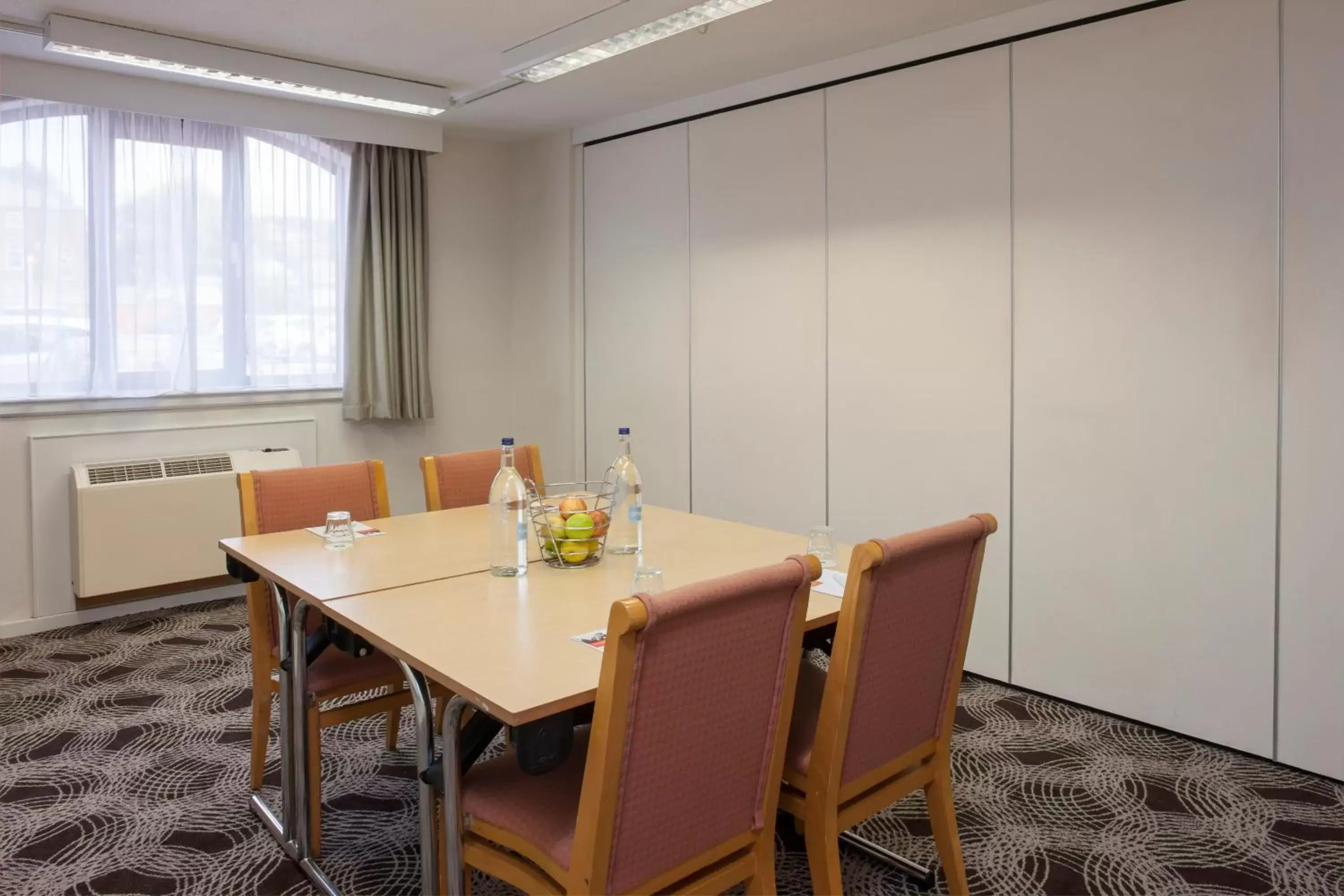 Meeting/conference room in Holiday Inn Lincoln, an IHG Hotel