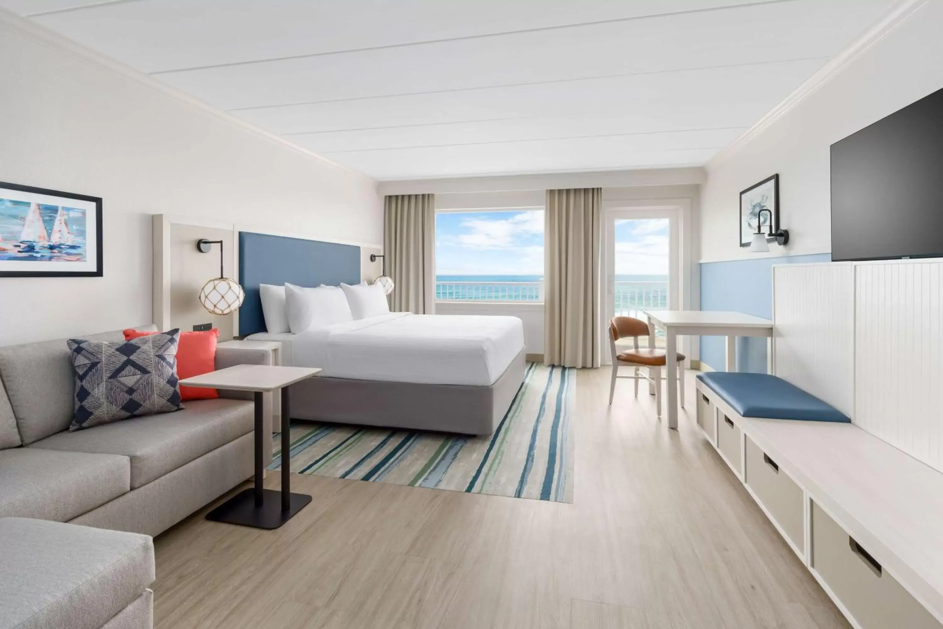 Bed, Seating Area in Hilton Garden Inn Ocean City Oceanfront