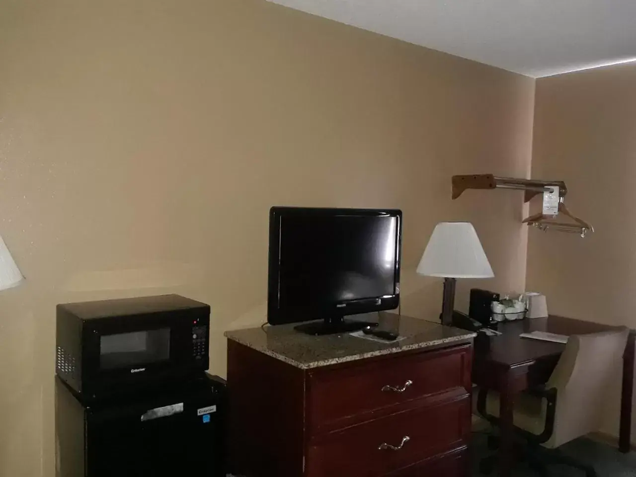 TV/Entertainment Center in Super 8 by Wyndham Poplar Bluff Missouri