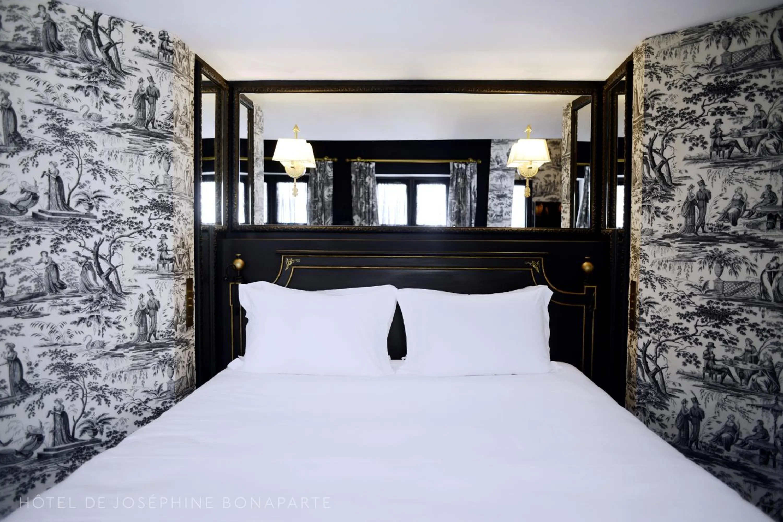 Decorative detail, Bed in Hôtel de Joséphine BONAPARTE