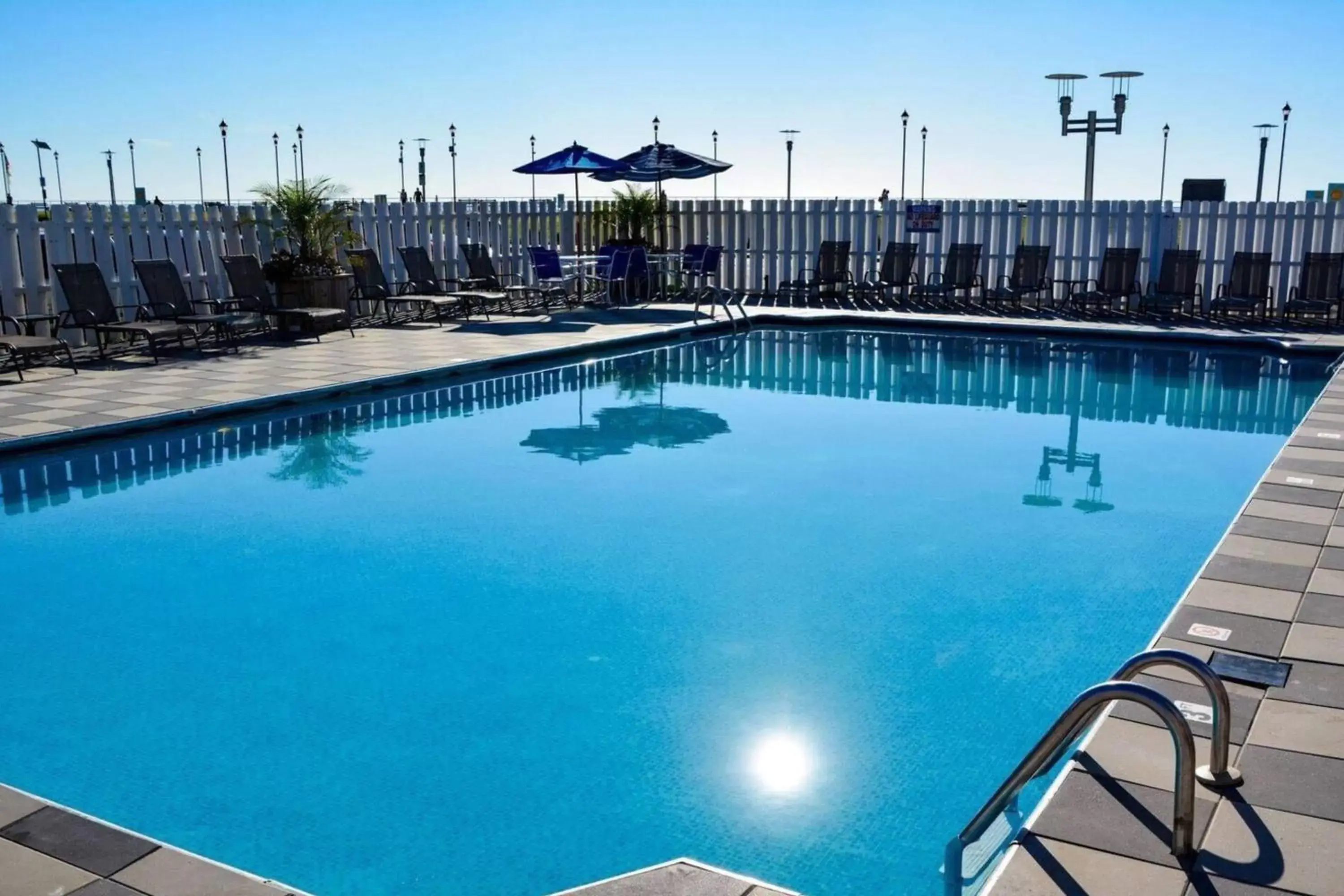 Pool view, Swimming Pool in Berkeley Oceanfront Hotel