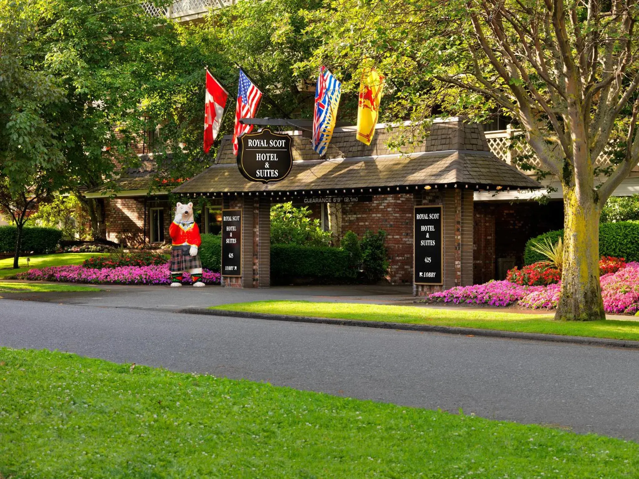 Facade/entrance in Royal Scot Hotel & Suites Facade/entrance in Royal Scot Hotel & Suites