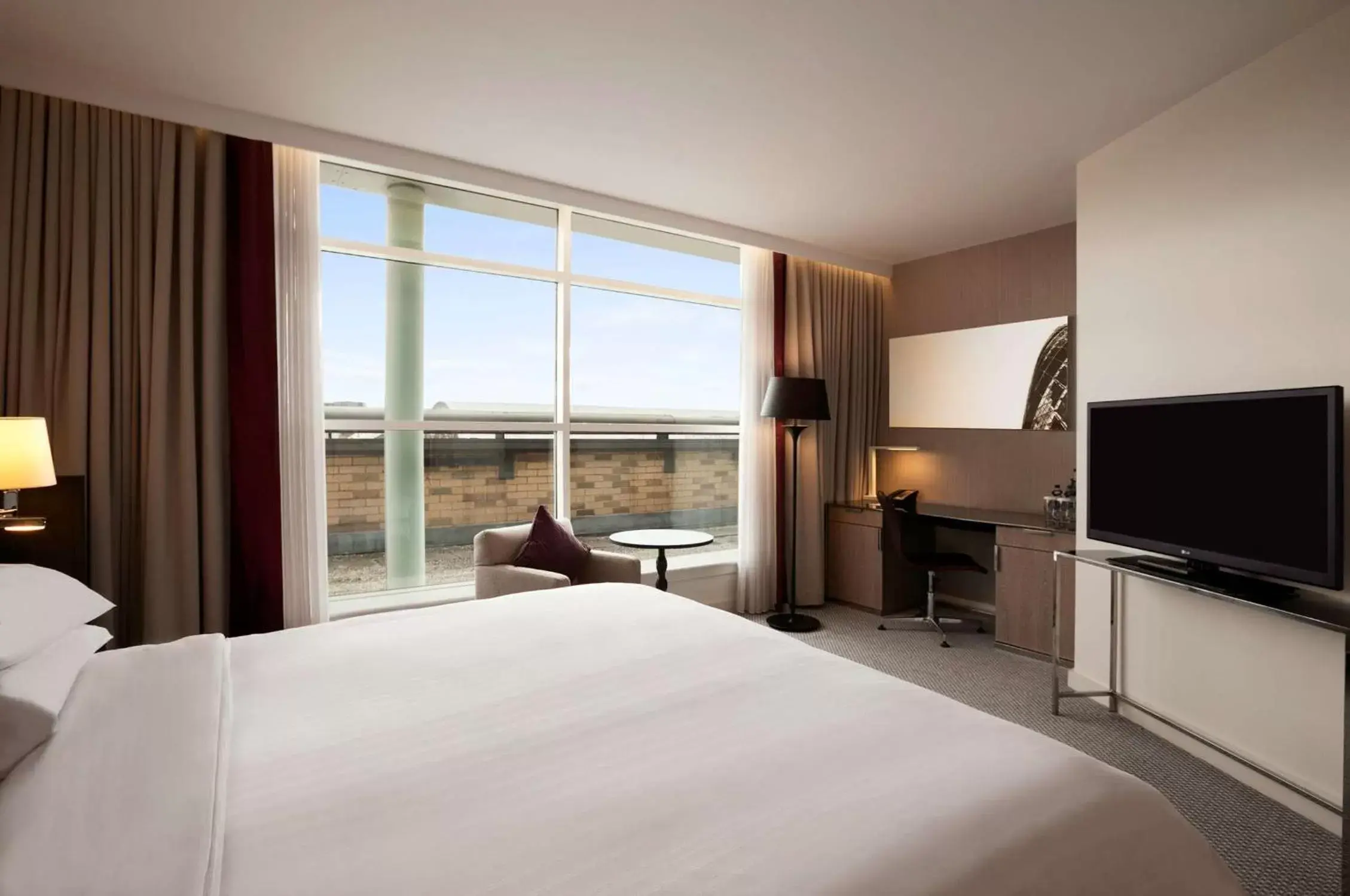 King Executive Room with Lounge Access in Hilton London Angel Islington