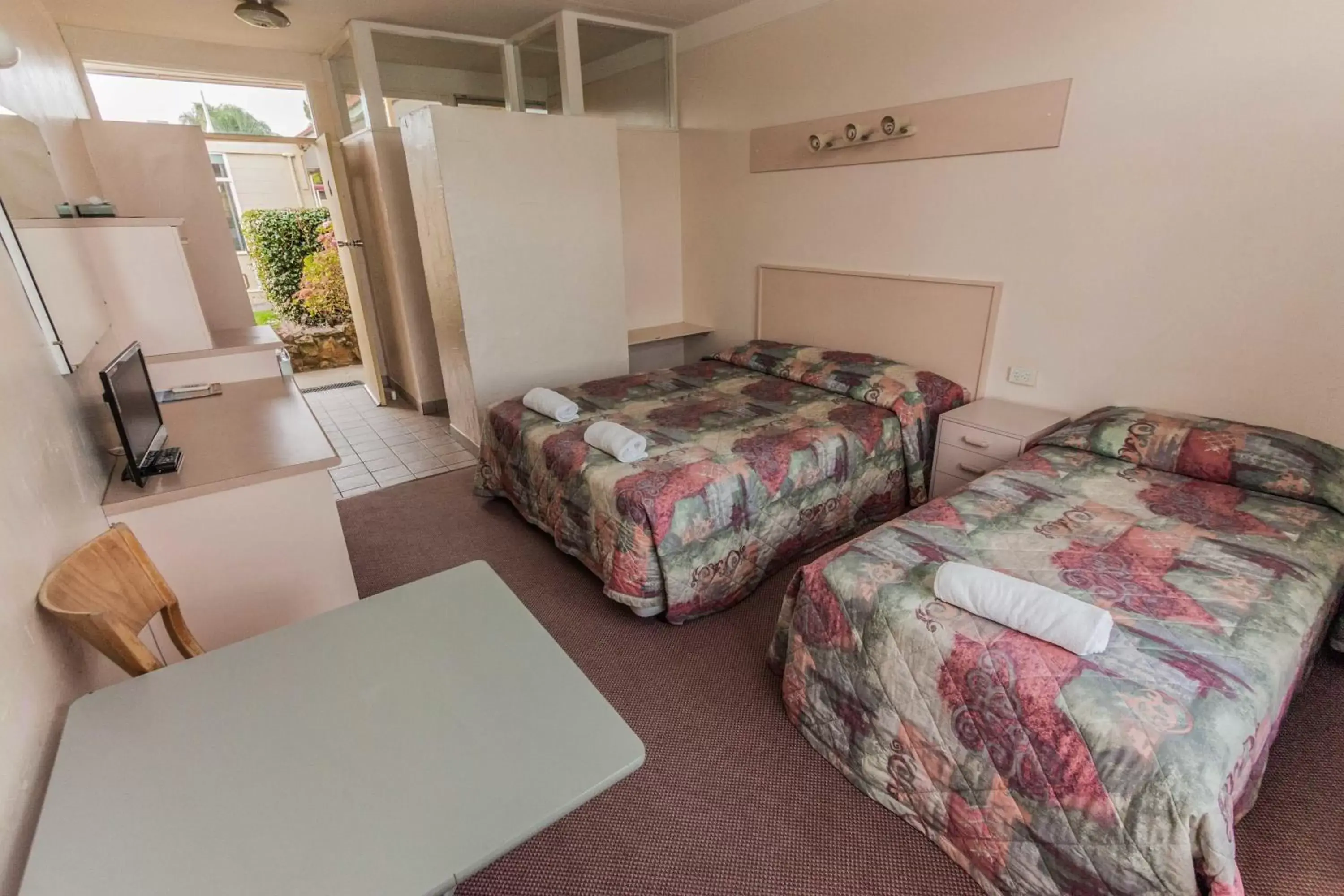 Bed in Moruya Waterfront Hotel Motel