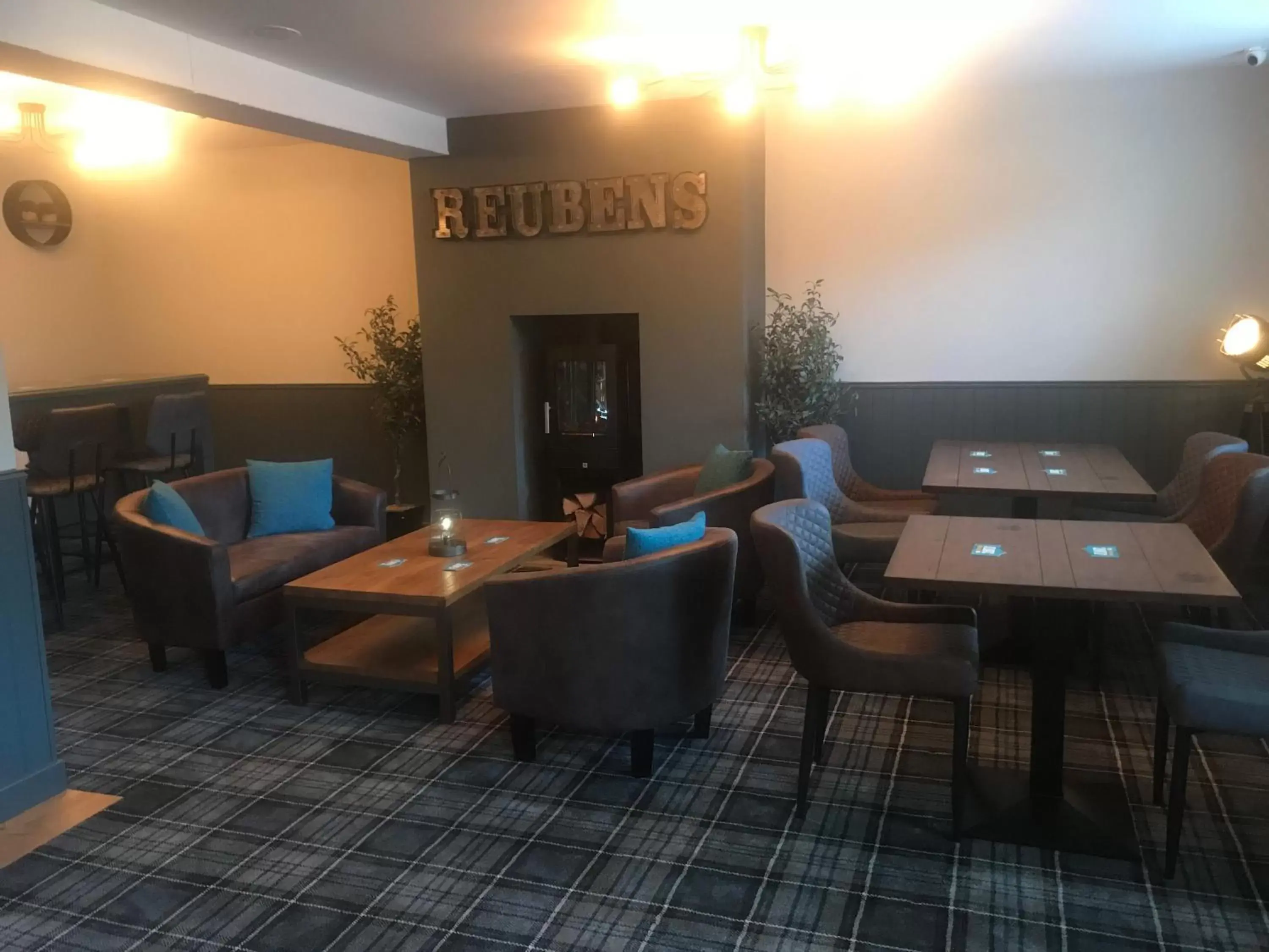 Lounge or bar in The Reubens