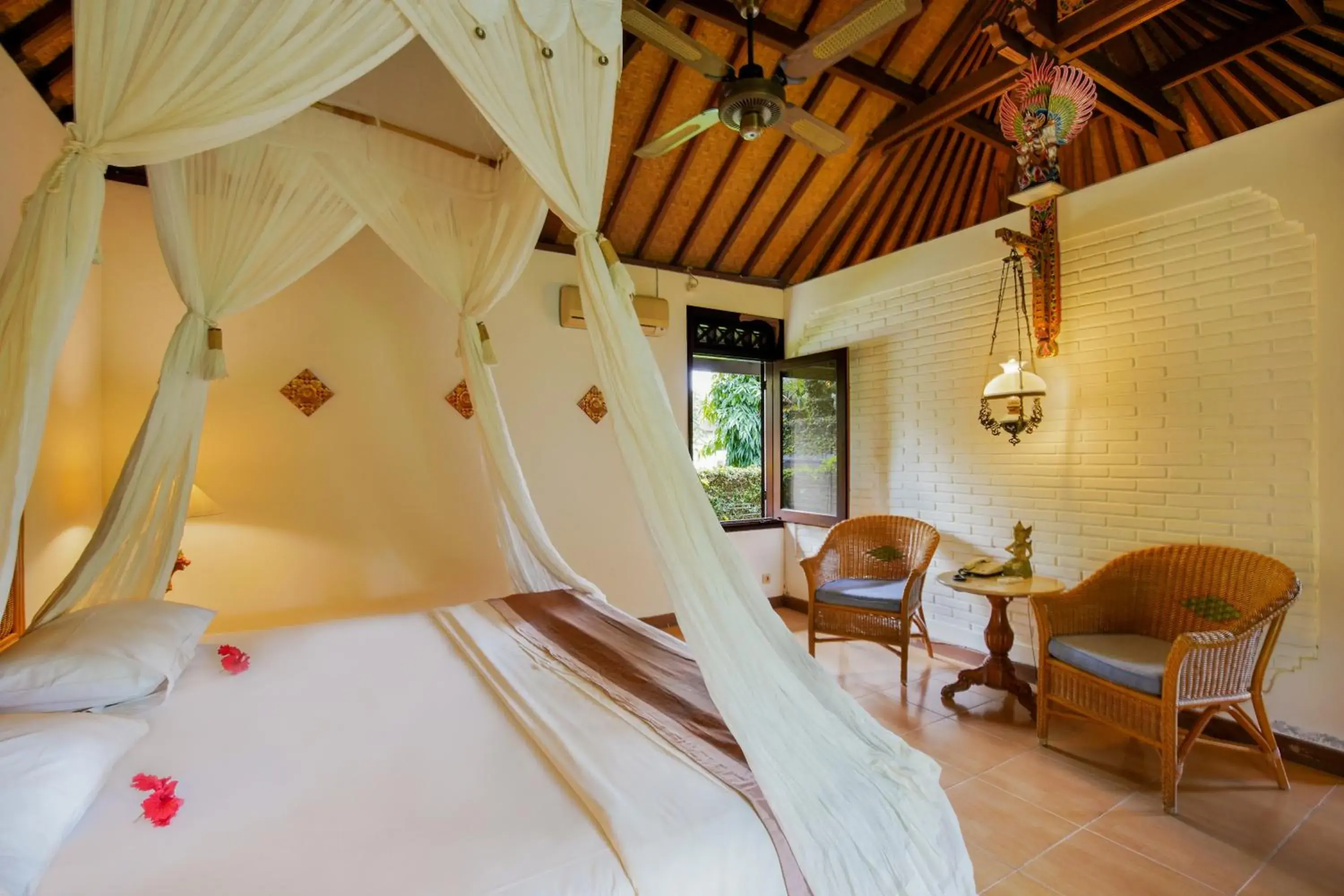 Living room, Bed in Villa Chempaka Hotel